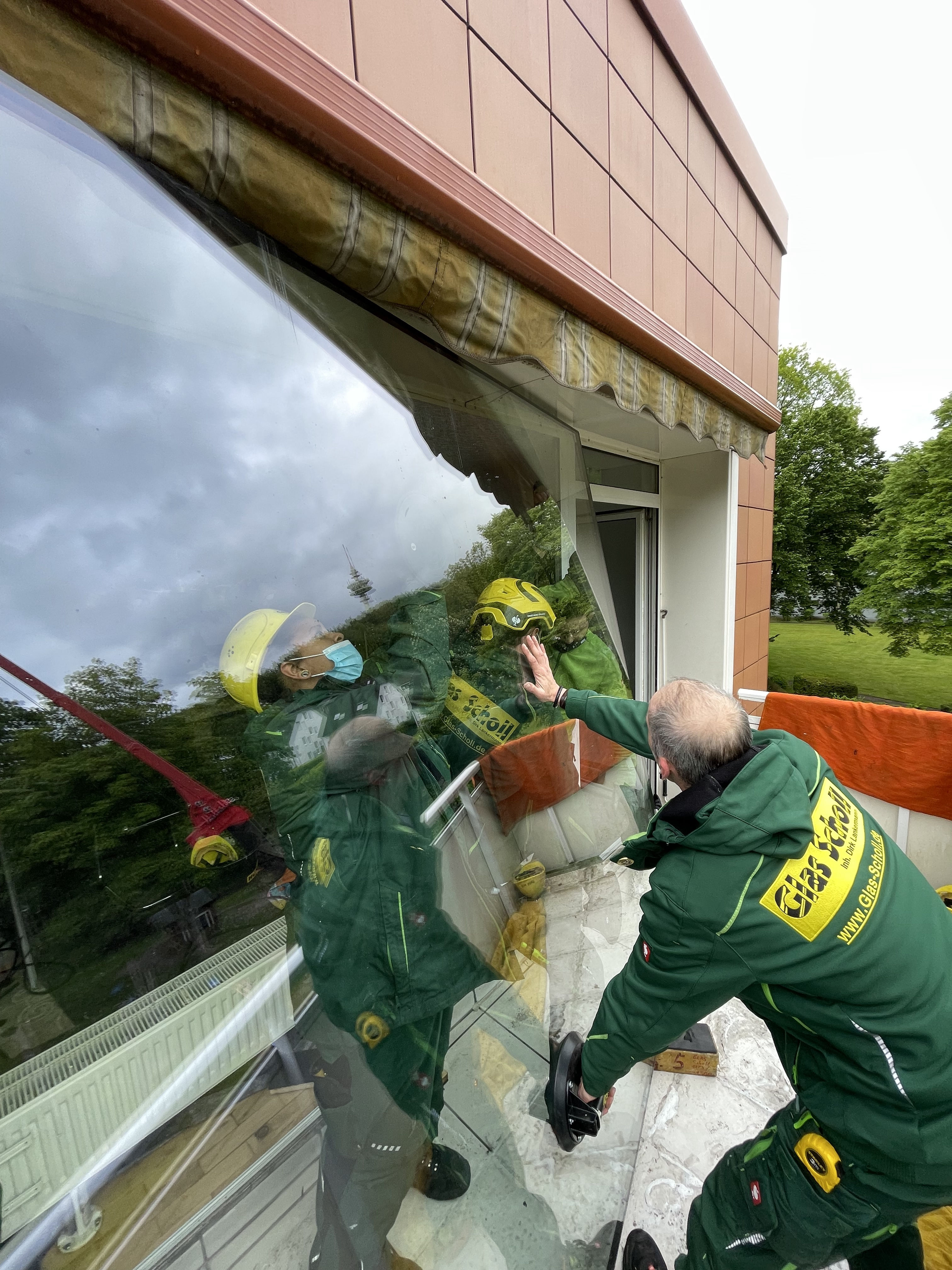 komplizierte Kran-Reparatur von Glas Scholl