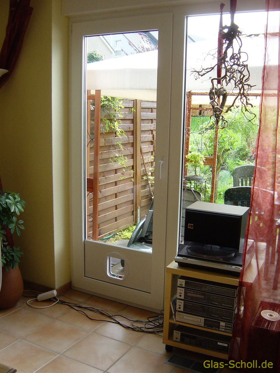 nachträglicher Katzenklappen Einbau in Isolierglas, Fenster, Türen, Balkonanlagen, Tierklappen, Hundeklappen von Glas Scholl