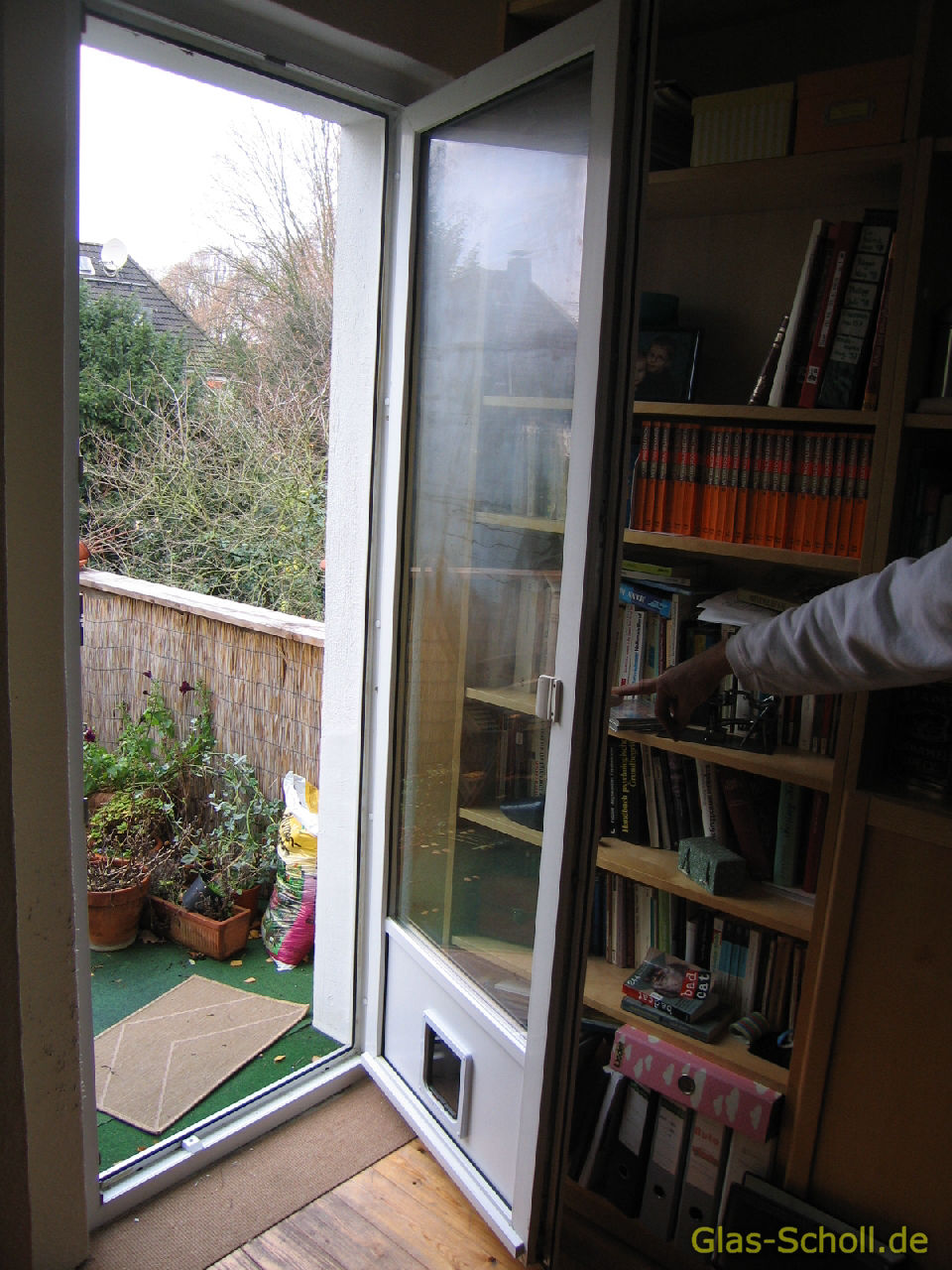 nachträglicher Katzenklappen Einbau in Isolierglas, Fenster, Türen, Balkonanlagen, Tierklappen, Hundeklappen von Glas Scholl