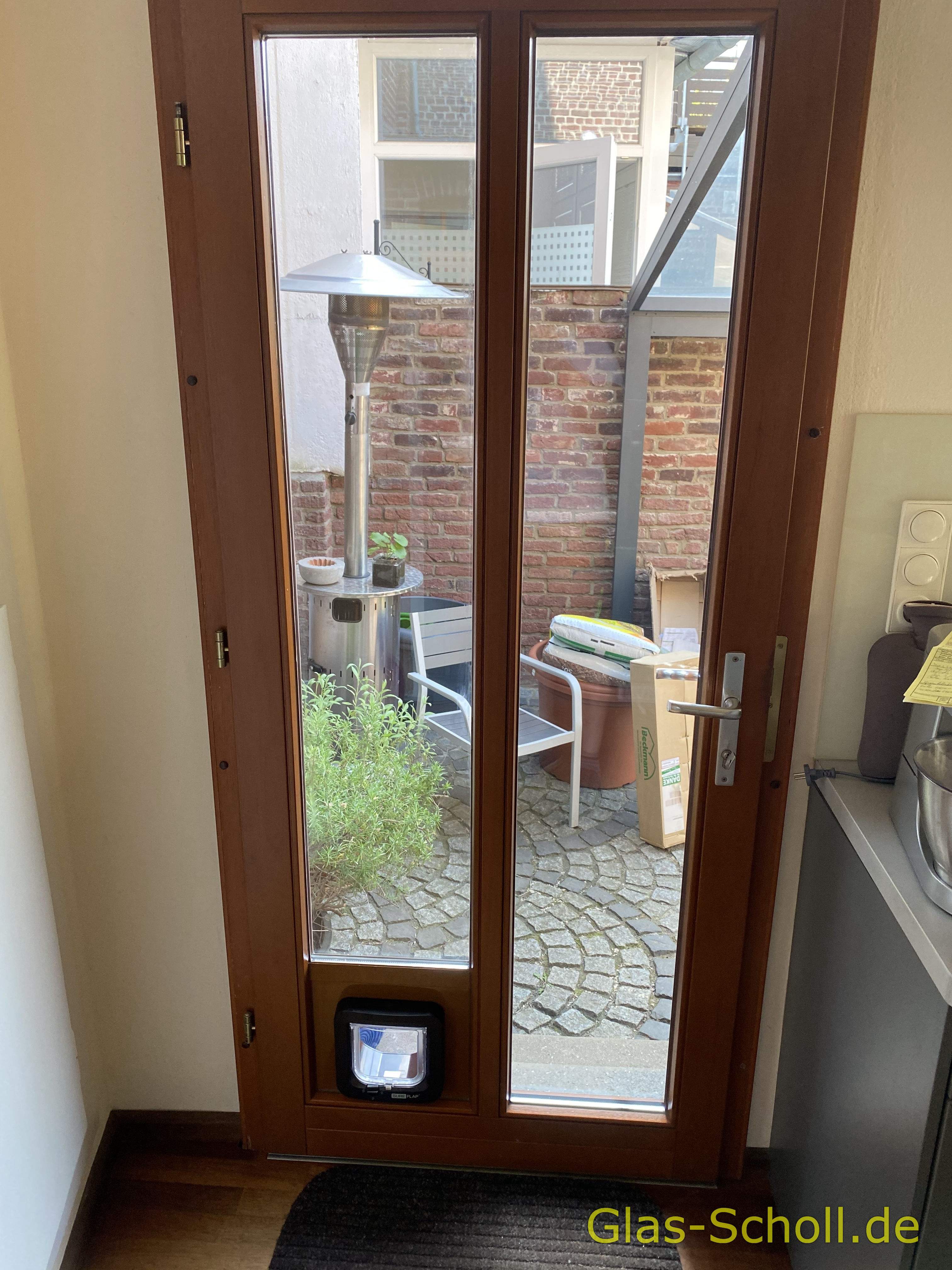 nachträglicher Katzenklappen Einbau in Isolierglas, Fenster, Türen, Balkonanlagen, Tierklappen, Hundeklappen von Glas Scholl