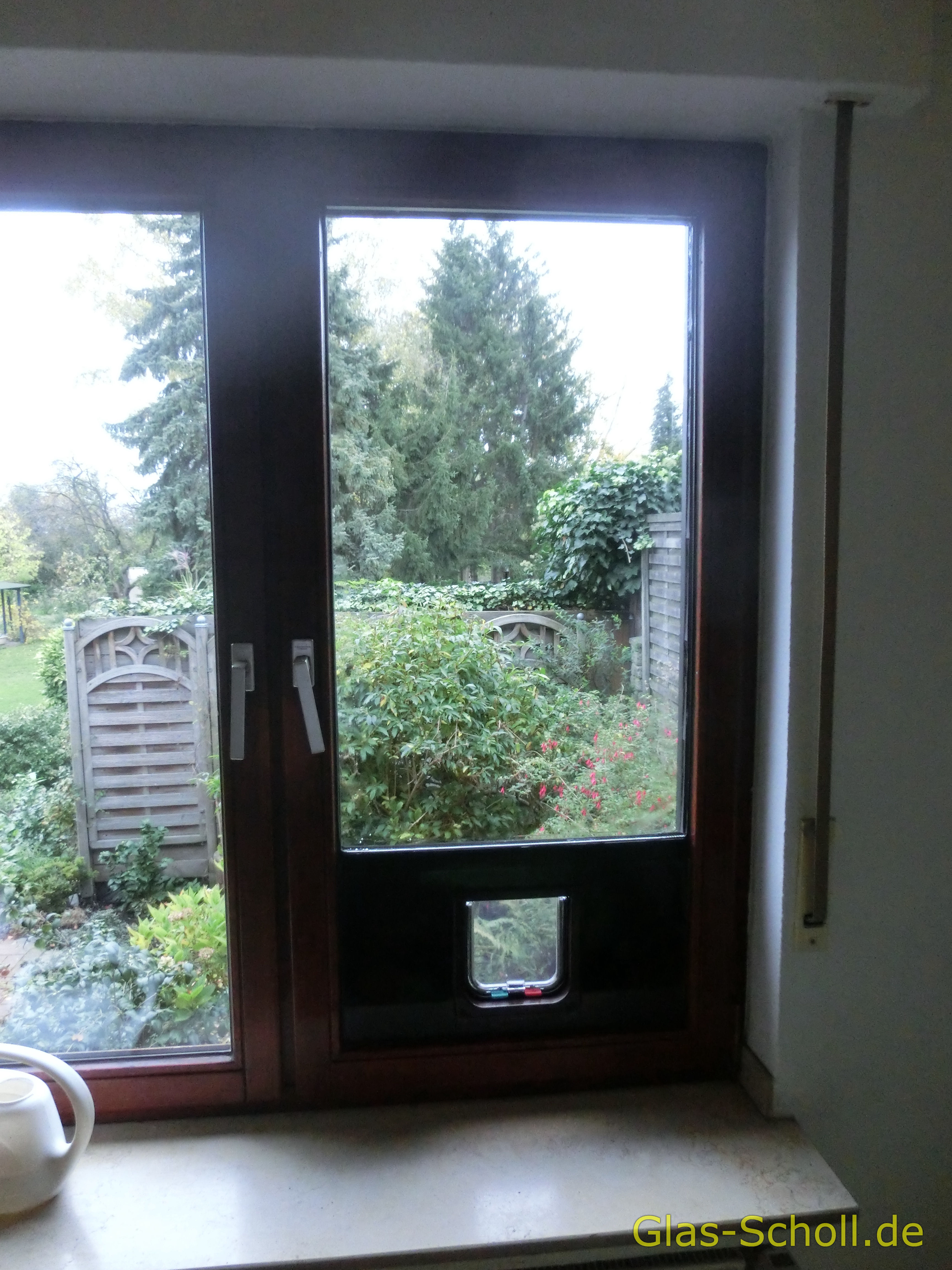 nachträglicher Katzenklappen Einbau in Isolierglas, Fenster, Türen, Balkonanlagen, Tierklappen, Hundeklappen von Glas Scholl
