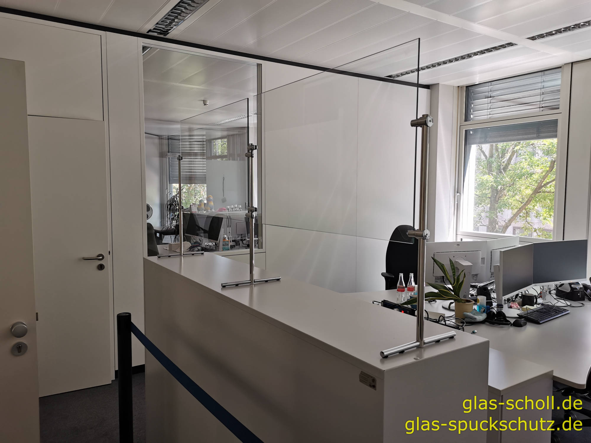 zweiteiliger mobiler Infektionsschutz mit Echtglas ohne Verschraubung von Glas Scholl