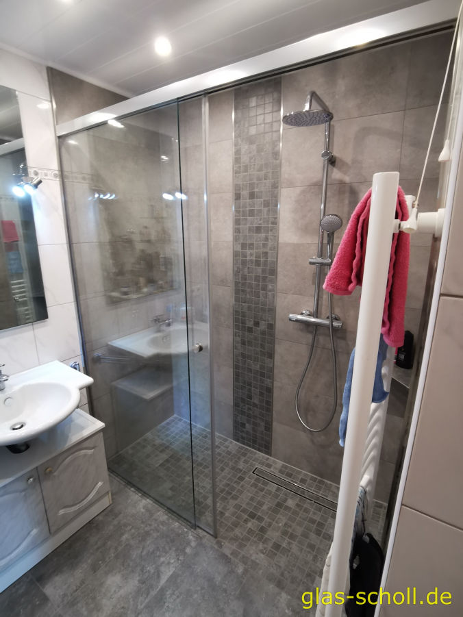 180° Glasschiebetürduschen von Glas Scholl