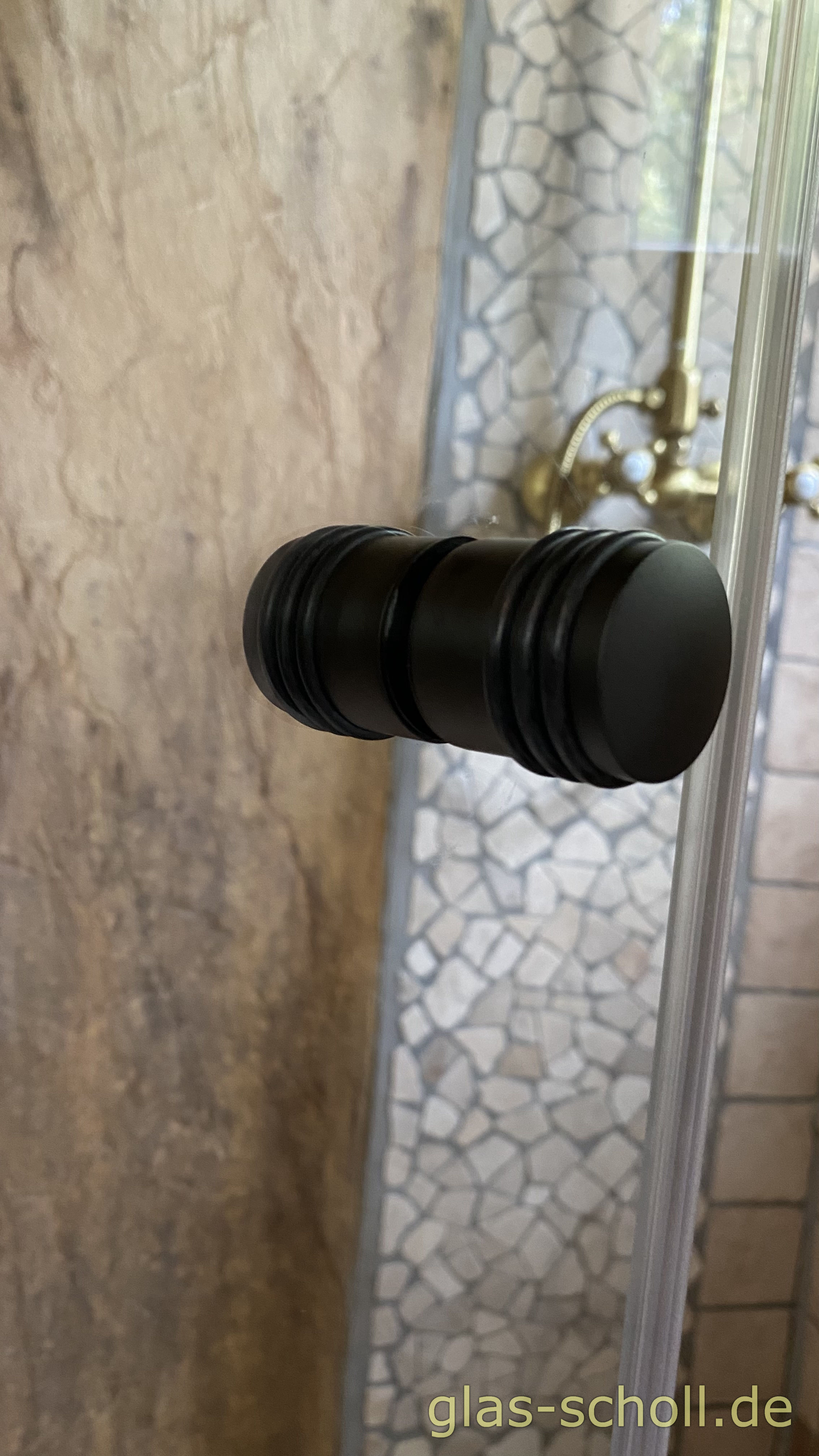 1 flgl. Glasdusche mit schwarzen Flamea+ Beschlägen und Drachenmotiv von Glas Scholl - Flamea Plus - Pauli Glasdusche - Herr der Ring