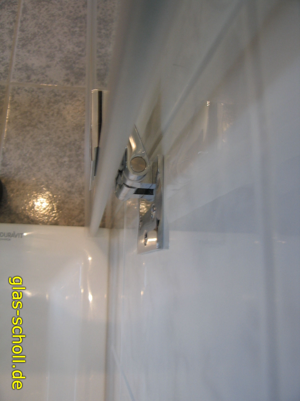 Ganzglas-Dusche neben Badwanne - Referenz aus 2007 von Glas Scholl