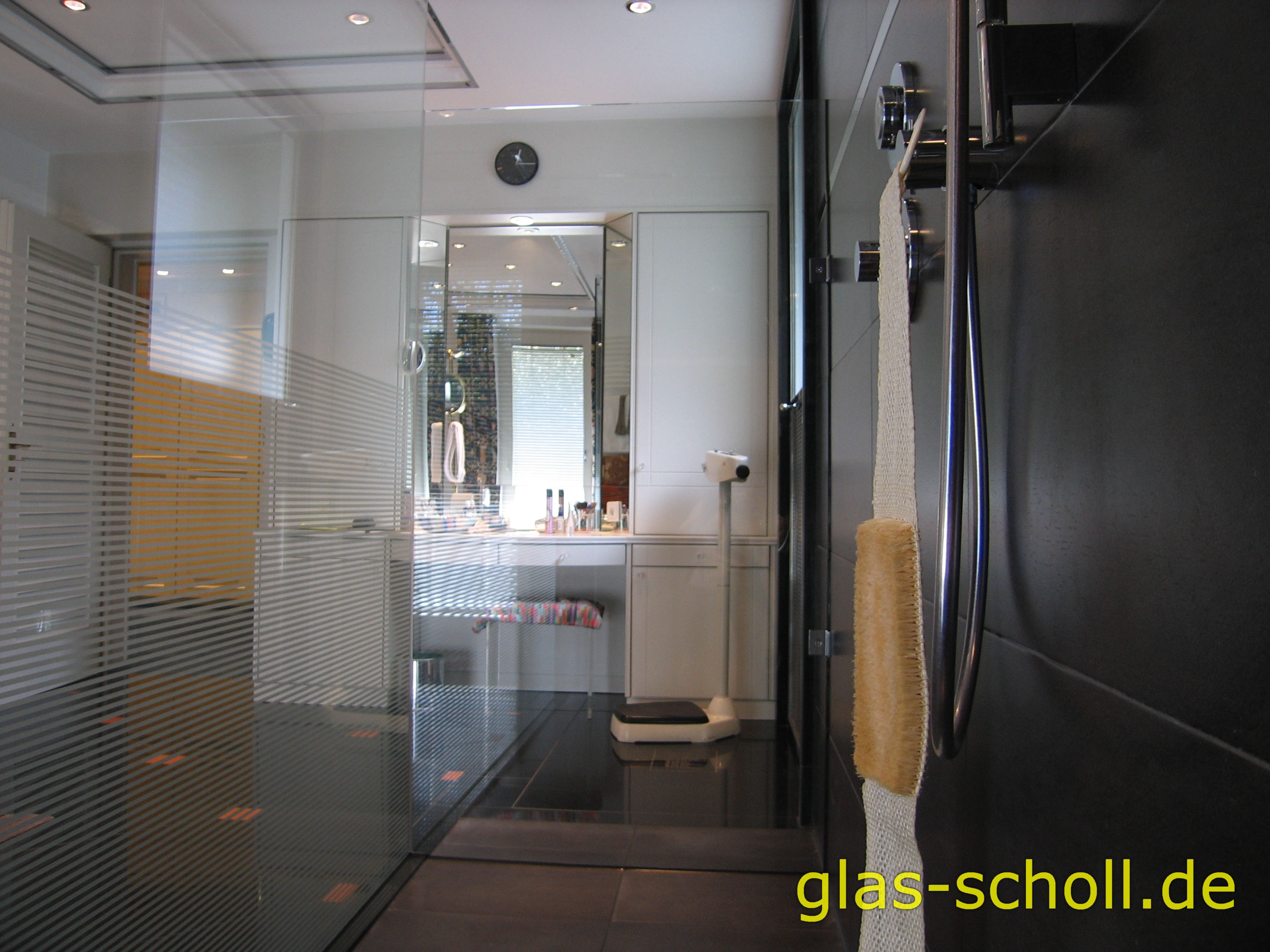 Festteil-Walkin-Dusche von Glas Scholl