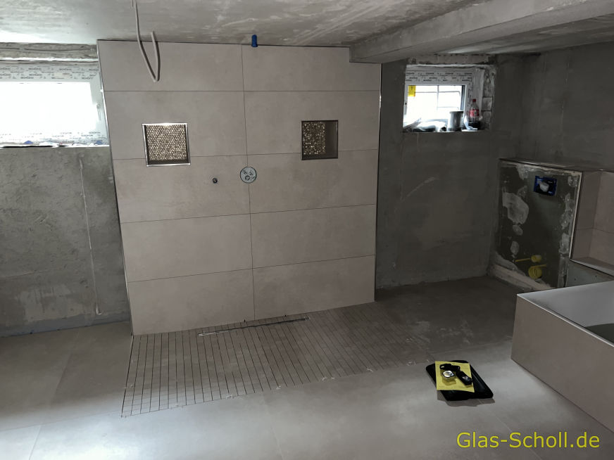 L-Festteildusche im Kellerbereich von Glas Scholl