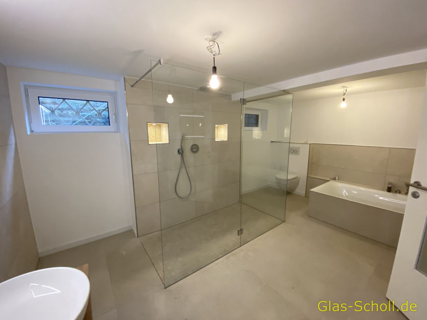 L-Festteildusche im Kellerbereich von Glas Scholl
