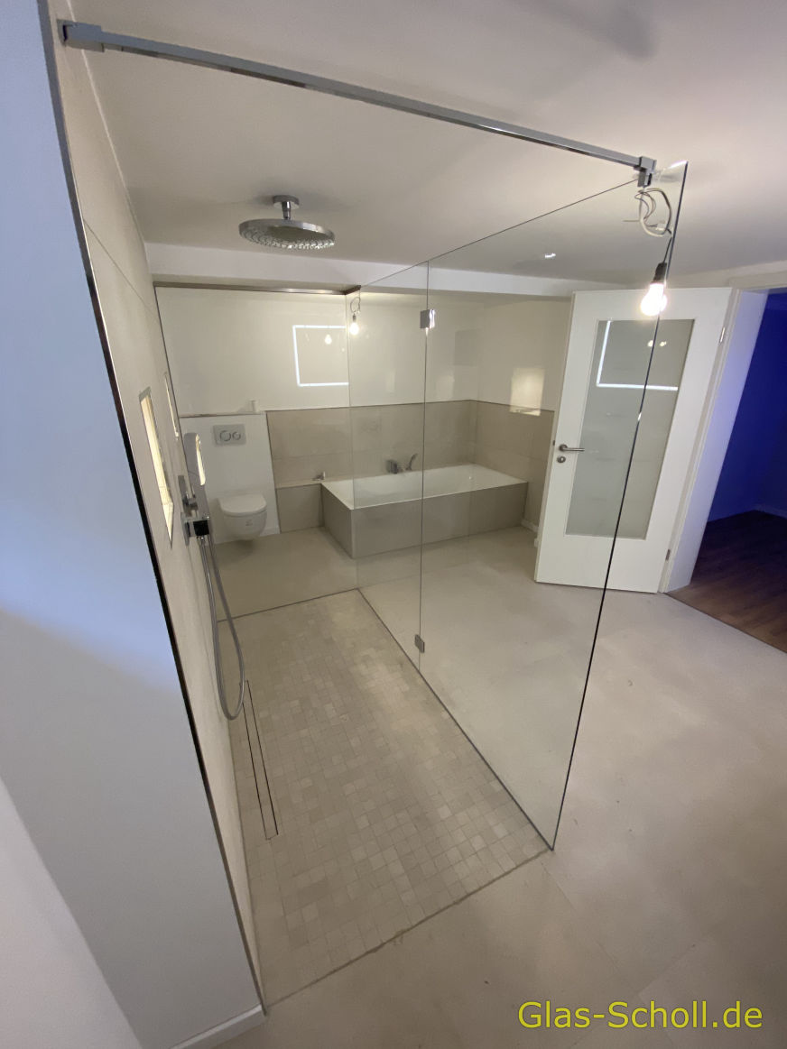L-Festteildusche im Kellerbereich von Glas Scholl