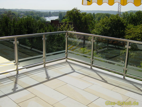 Edelstahl-Geländer mit Glas von Glas Scholl