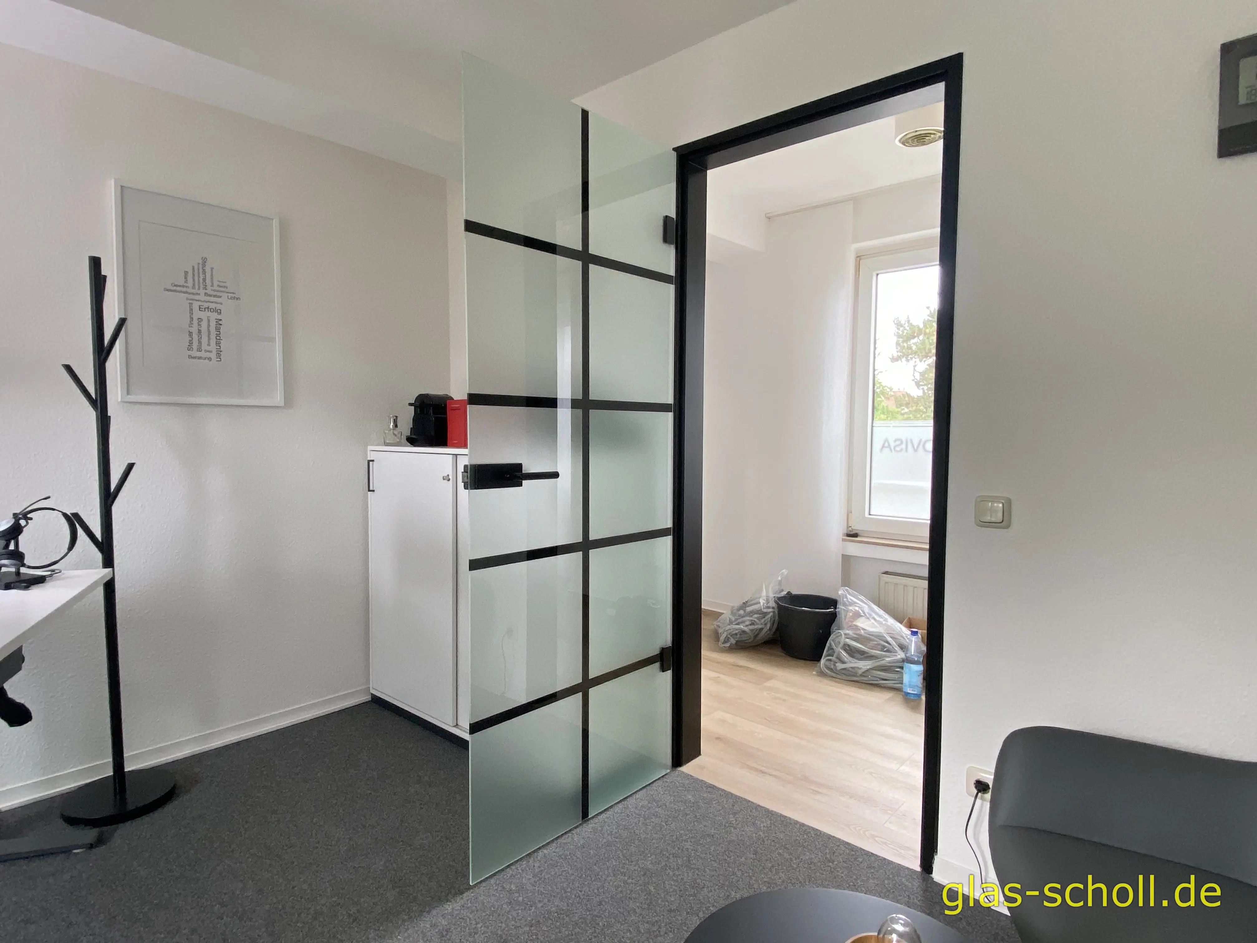 Umbau von Holz auf Industrial-Style Ganzglastüren von www.Glas-Scholl.de