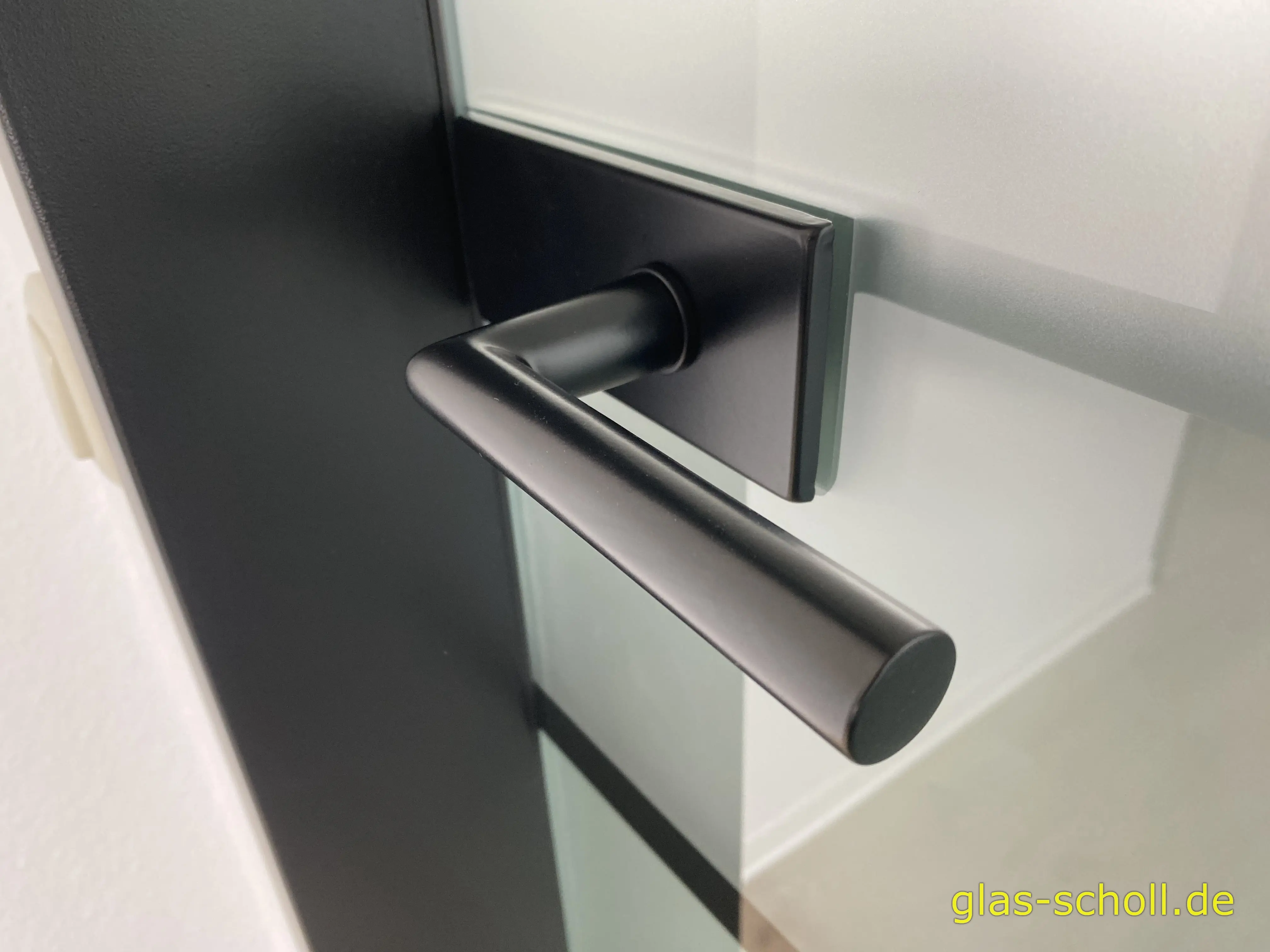 Umbau von Holz auf Industrial-Style Ganzglastüren von www.Glas-Scholl.de