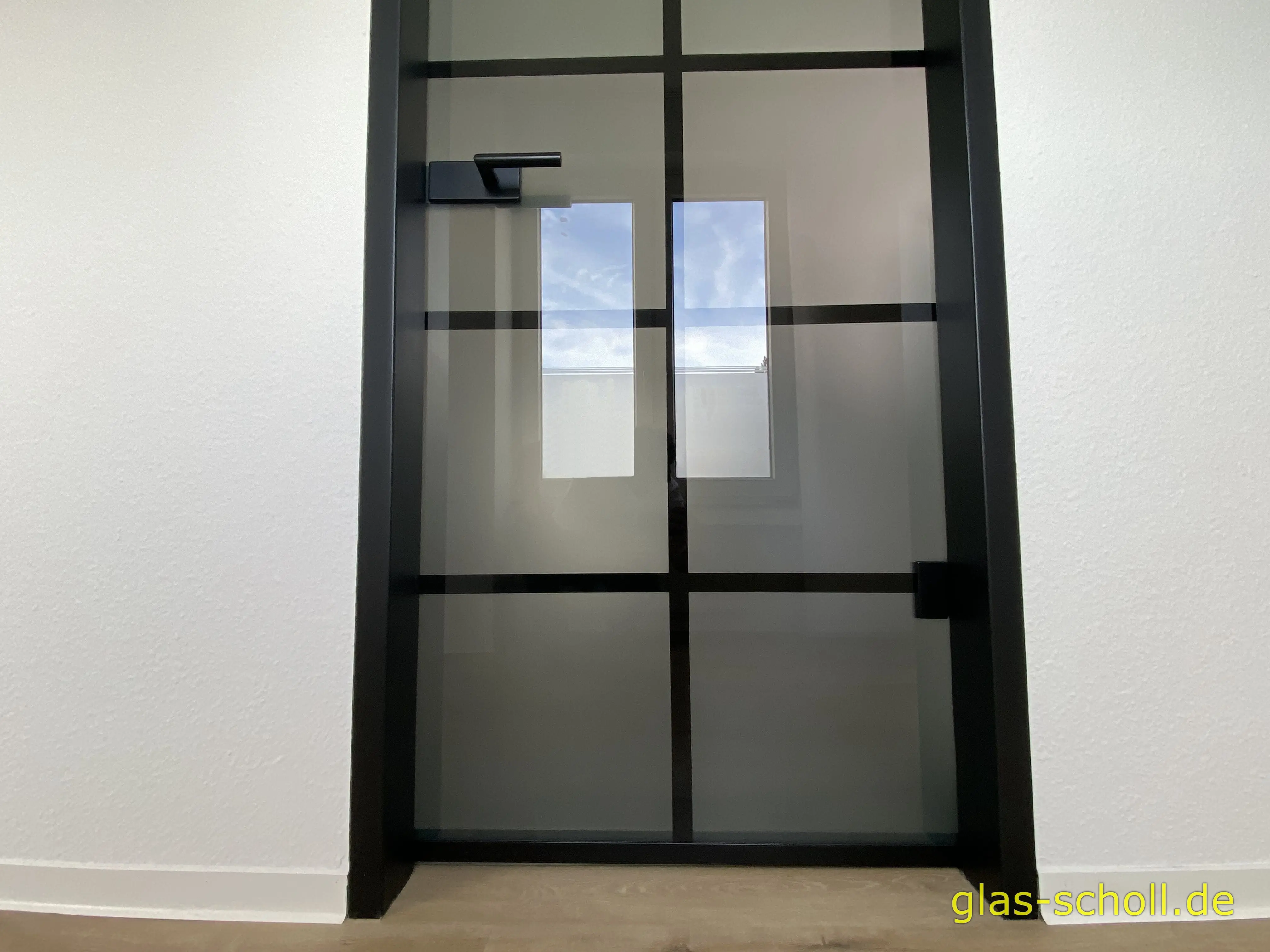 Umbau von Holz auf Industrial-Style Ganzglastüren von www.Glas-Scholl.de