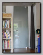 Ganzglas-Anlage mit Arcos Beschl�gen und Bodenlager