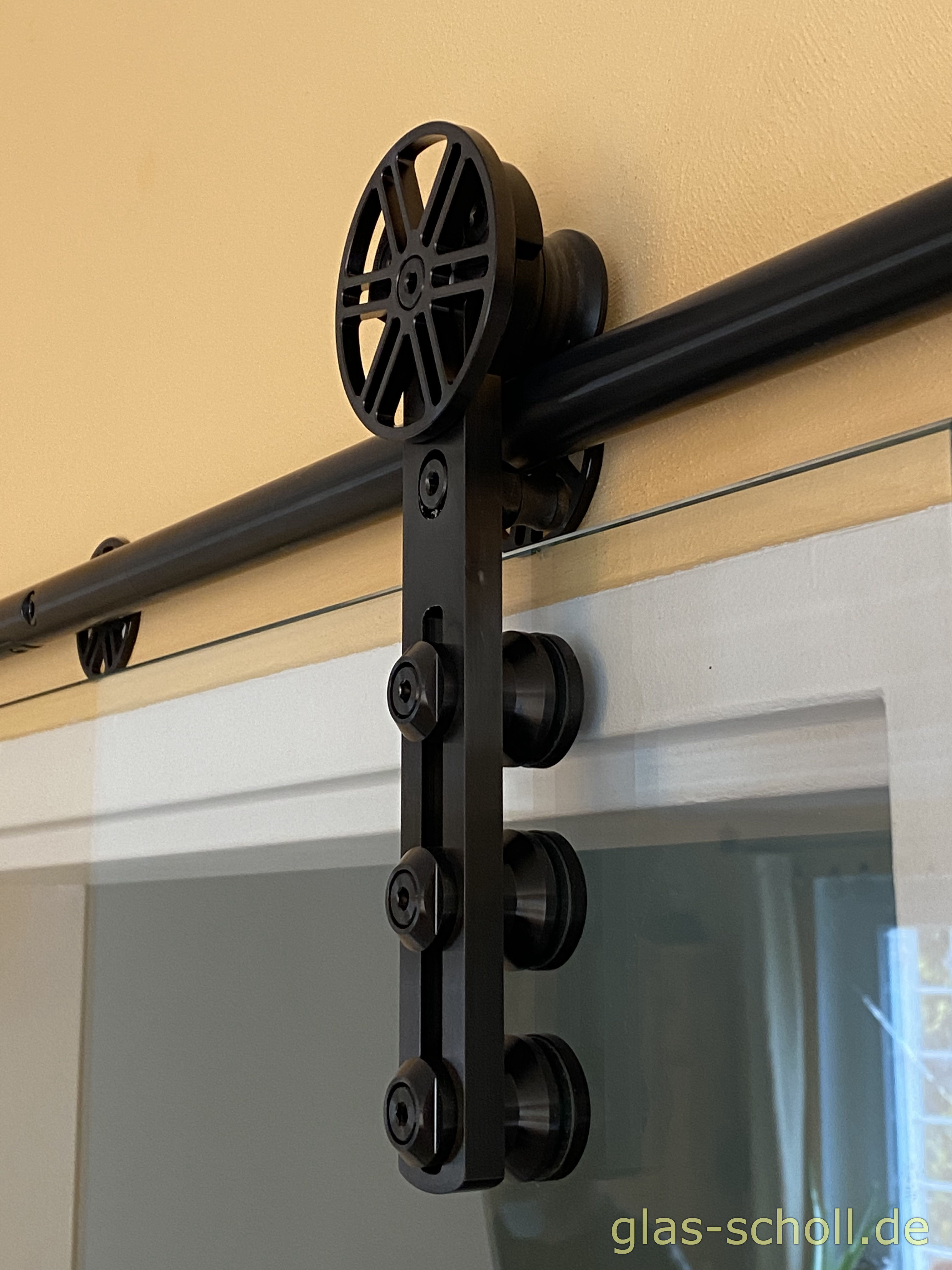 MWE Protec Schiebetür schwarz matt von www.glas-scholl.de