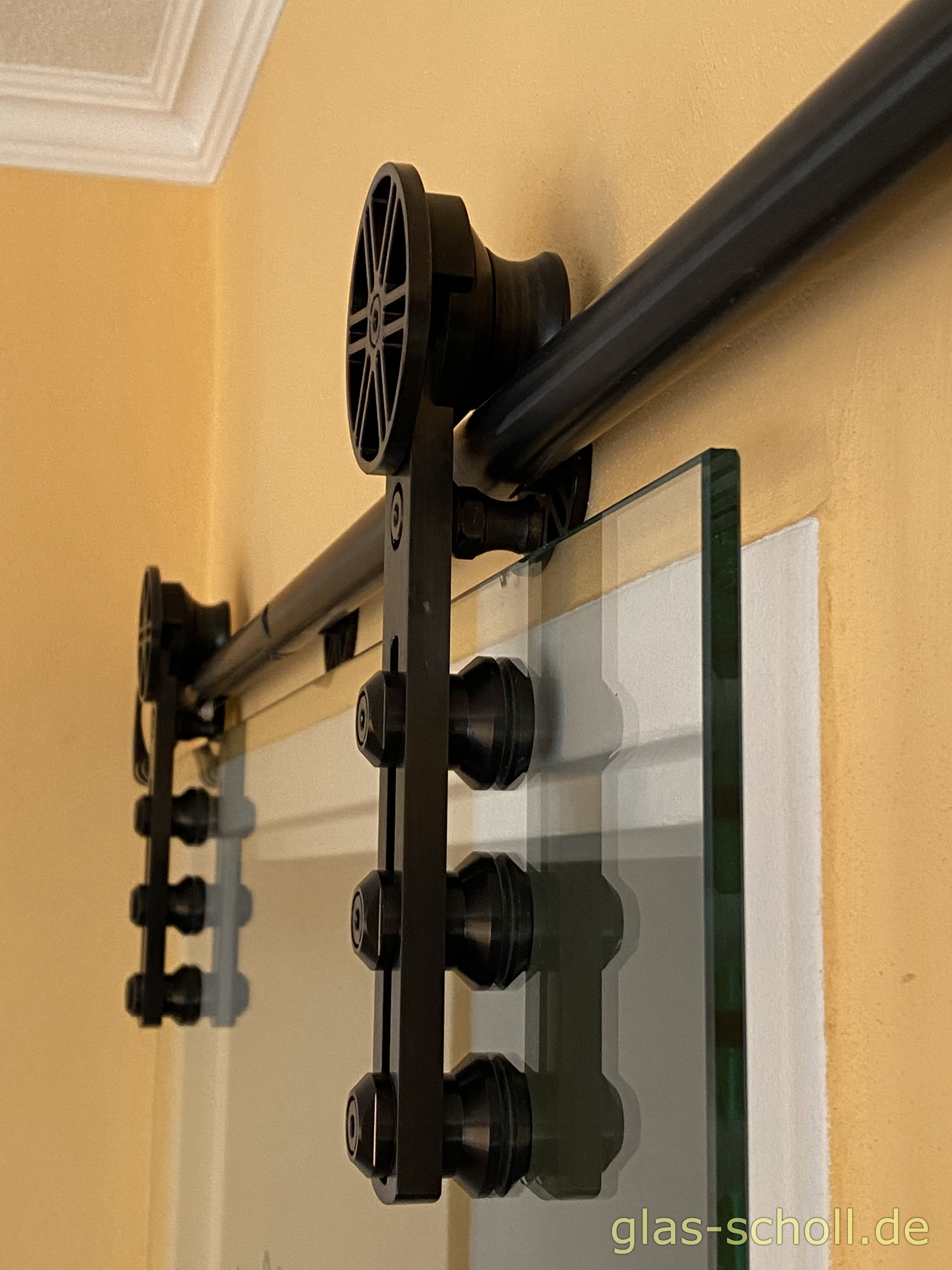 MWE Protec Schiebetür schwarz matt von www.glas-scholl.de