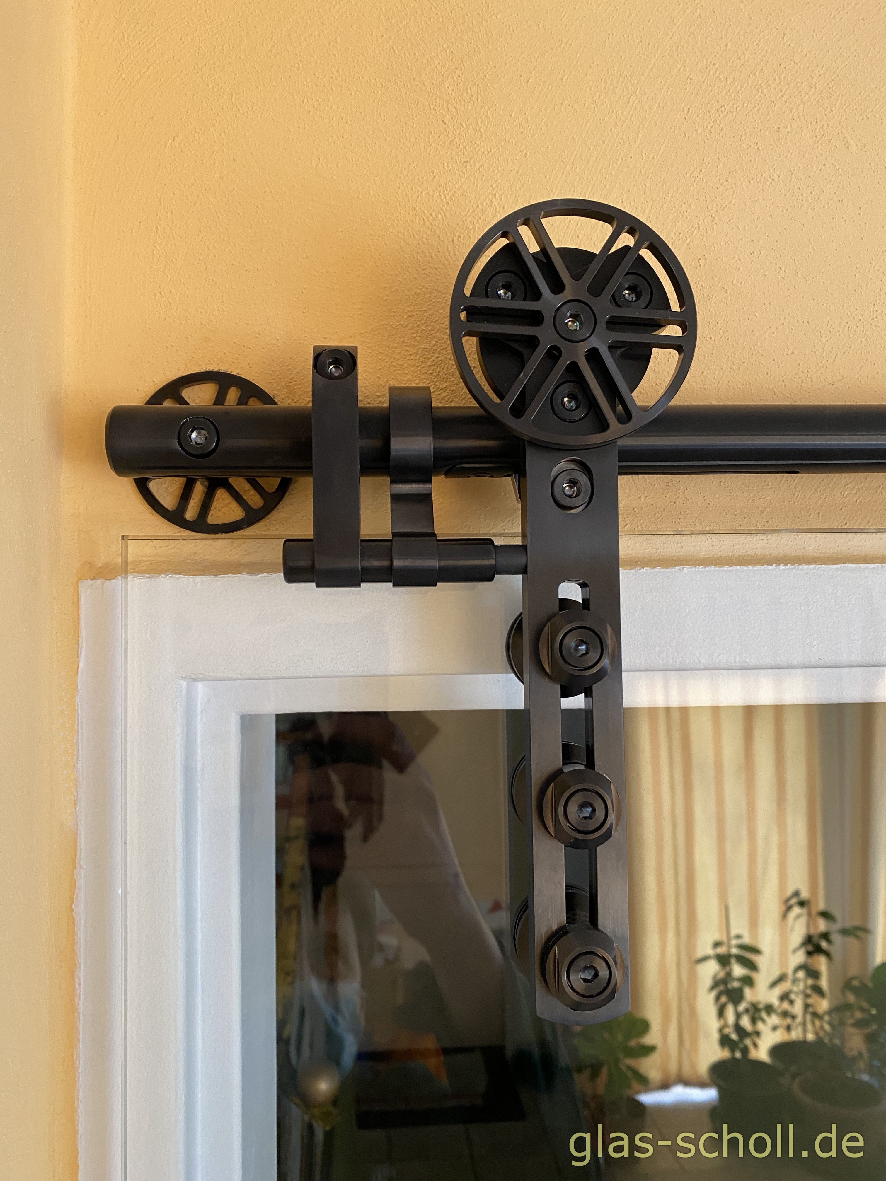 MWE Protec Schiebetür schwarz matt von www.glas-scholl.de