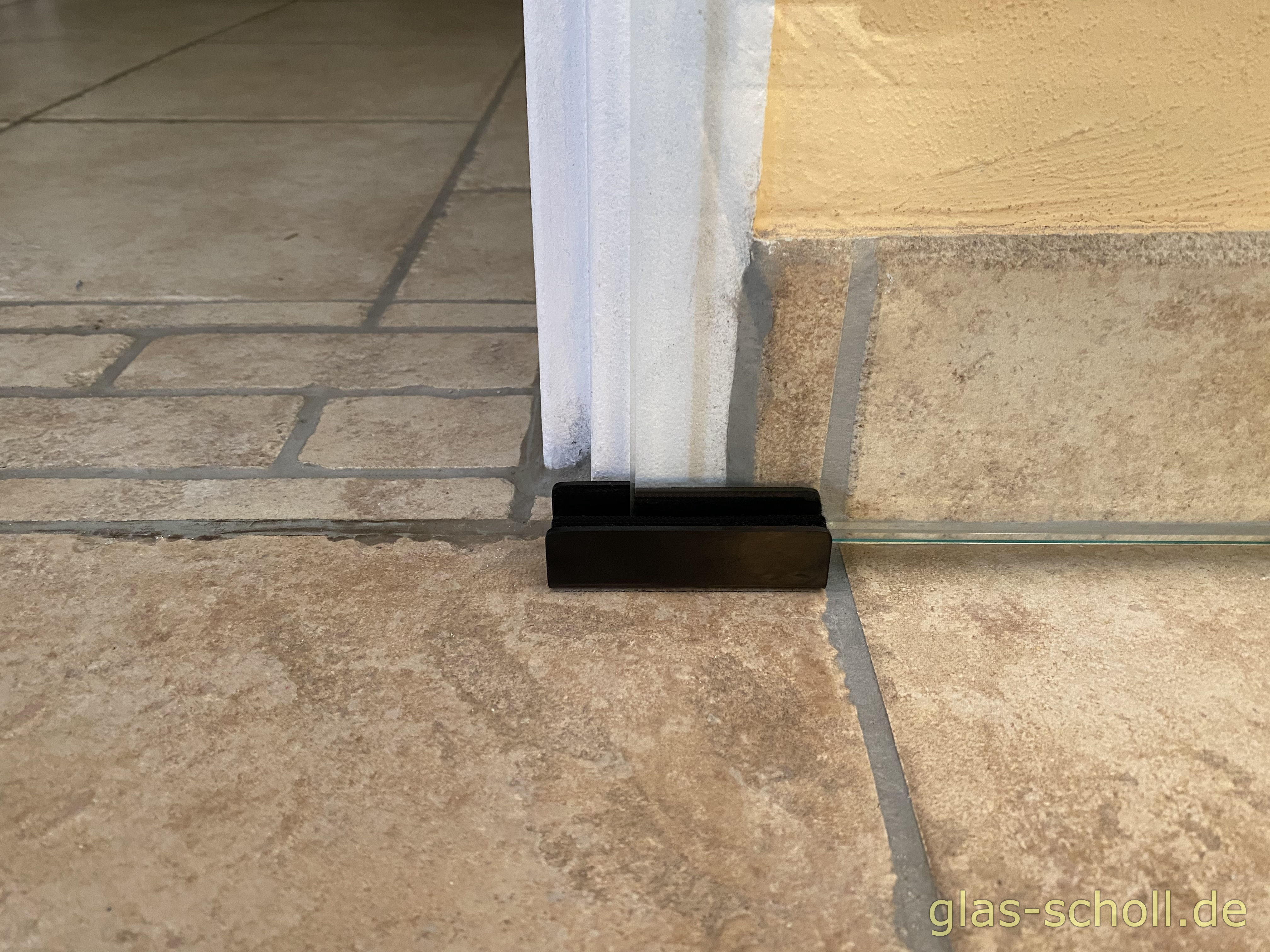 MWE Protec Schiebetür schwarz matt von www.glas-scholl.de