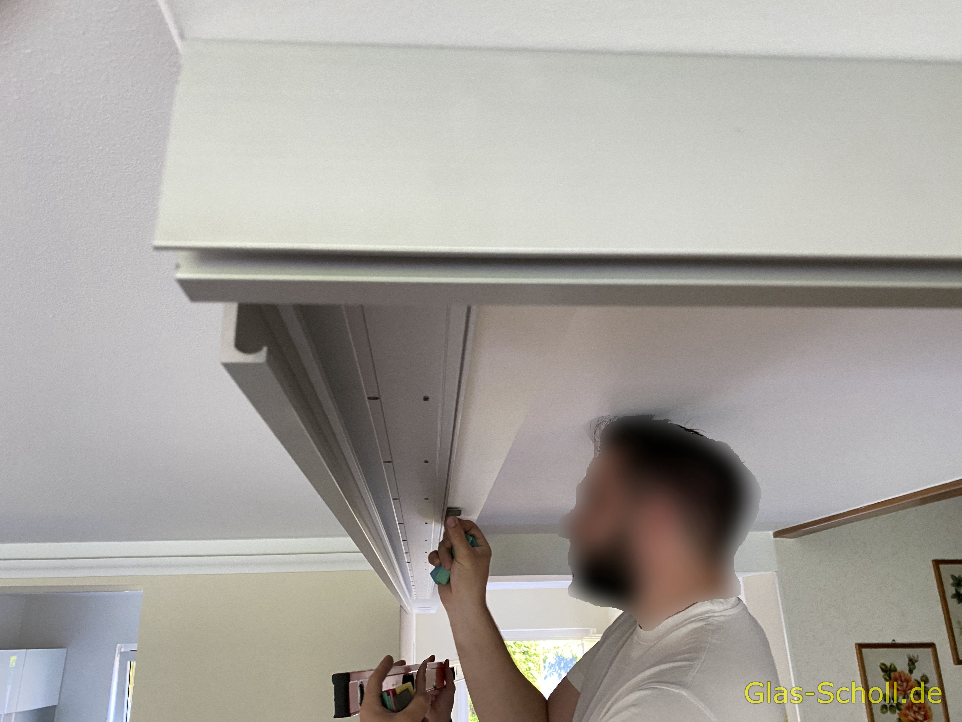 Twinline und Portavant G120 Schiebetüranlage über Eck als Flur-Wohnzimmer-Abtrennung von Glas Scholl