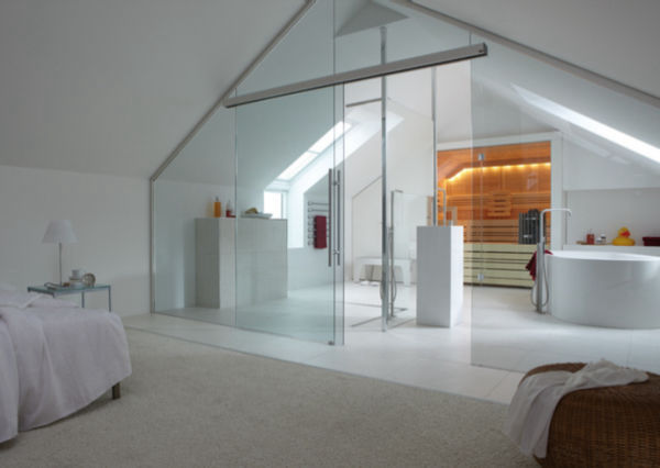 Schiebetüren mit "im Glas" montierten Laufschienen