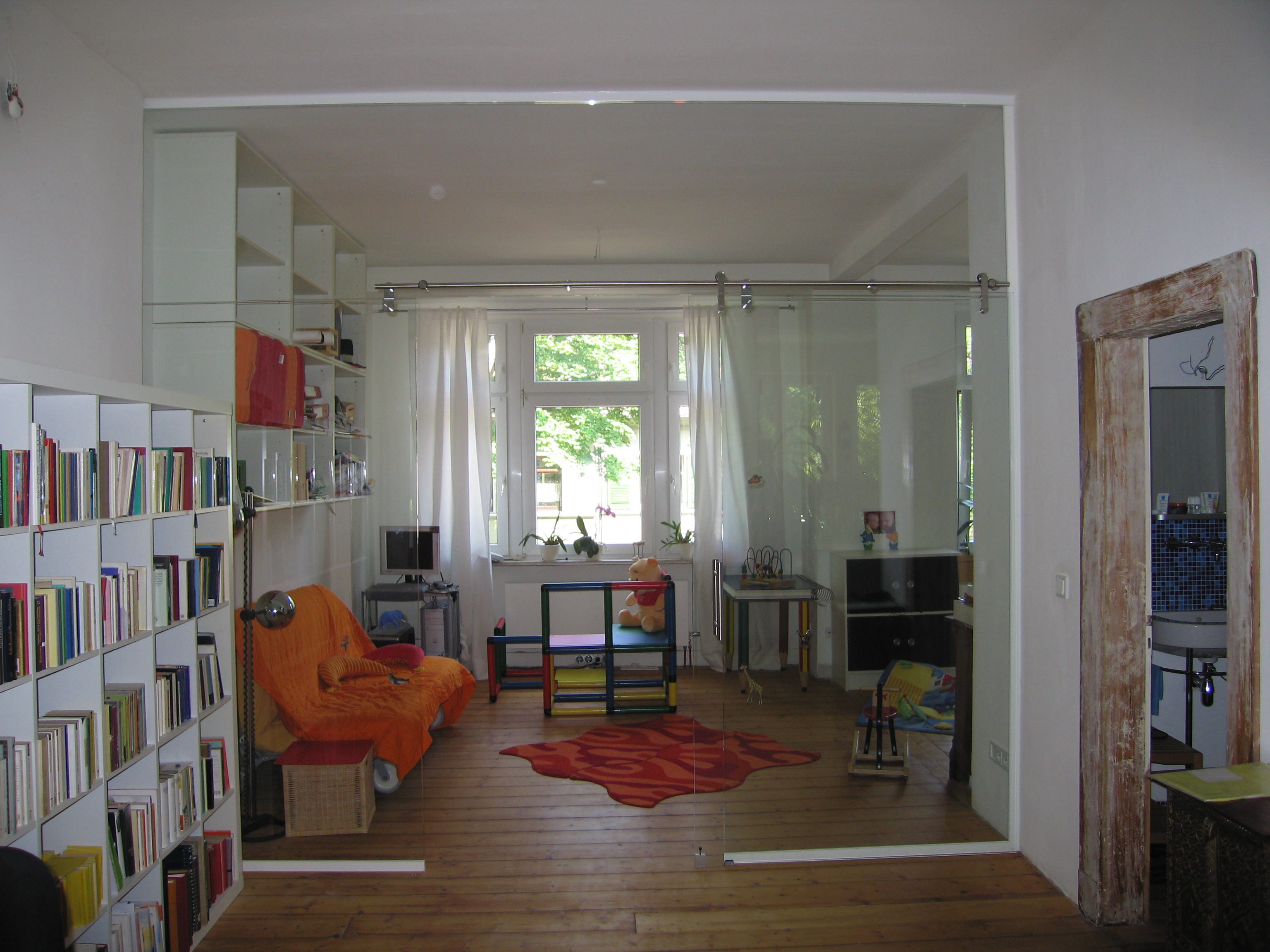 große Schiebetüranlage mit Edelstahl-Schiebetürsystem im Glas von Glas Scholl