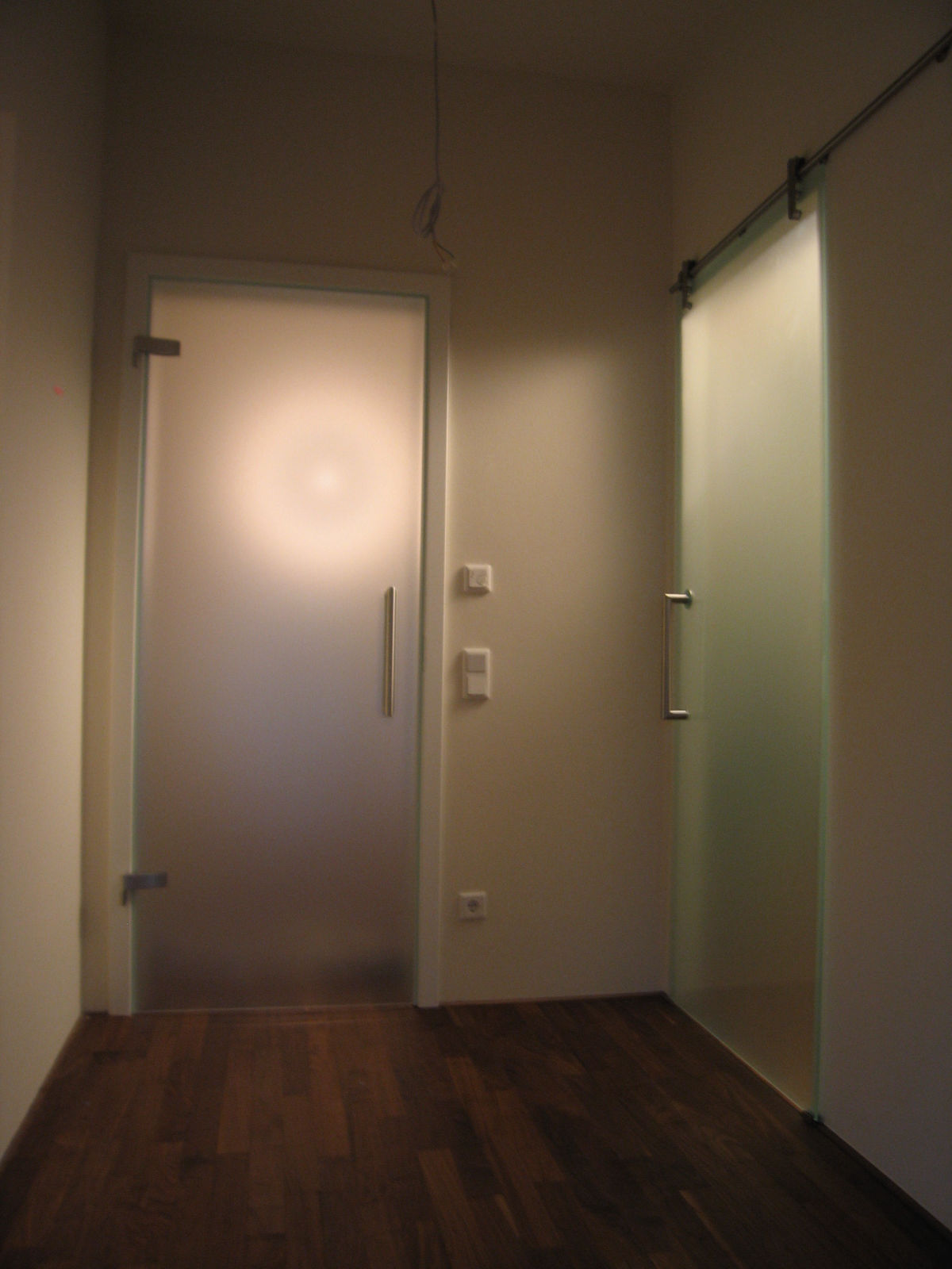 HISKA ST120 Schiebetür mit Satinatoglas von Glas Scholl