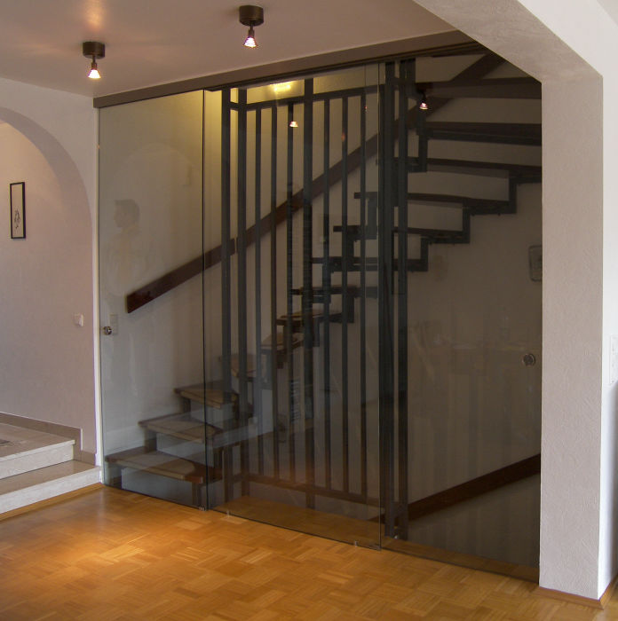 transparente Glasabtrennung vor Treppenhaus