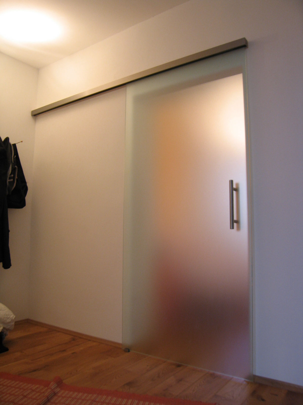 Schiebetür mit Satinatoglas von Glas Scholl.de