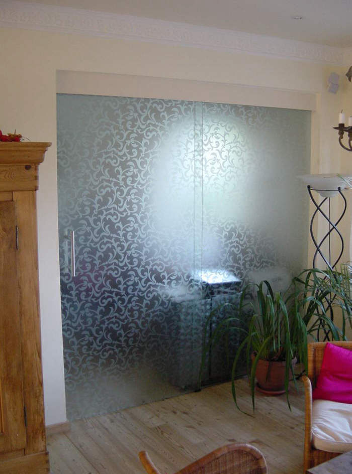 Schiebetür mit Festteil und Fiandra Dekorglas von Glas Scholl