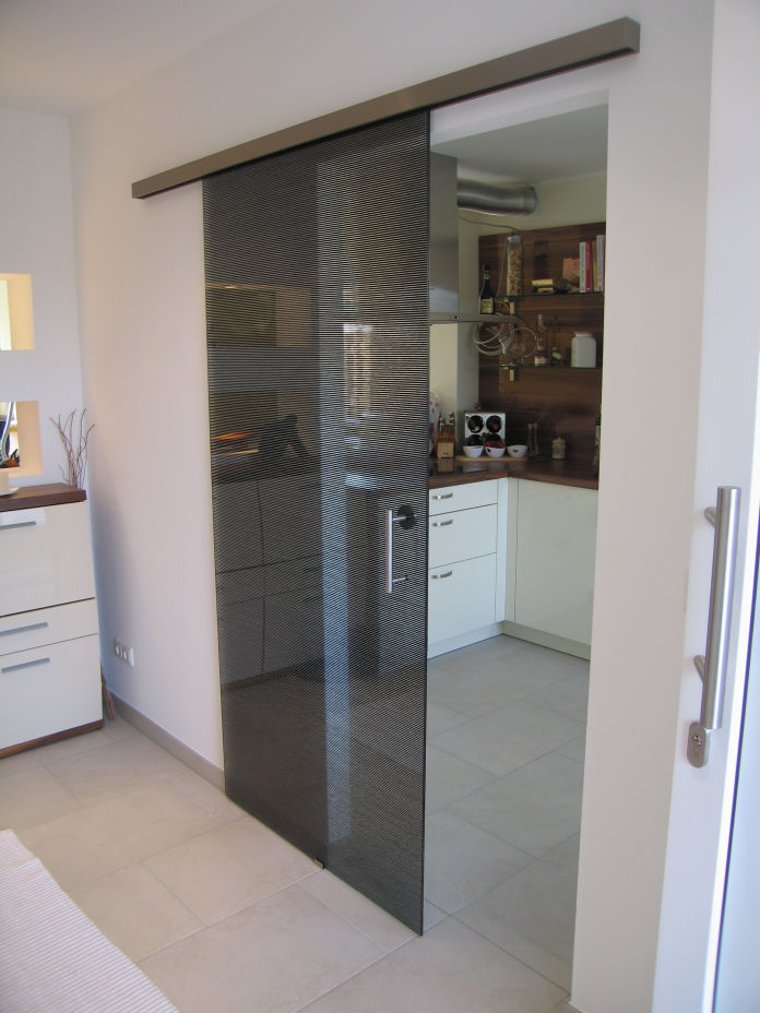 VSG-Schiebetuer mit Stoffeinlage von www.glas-scholl.de