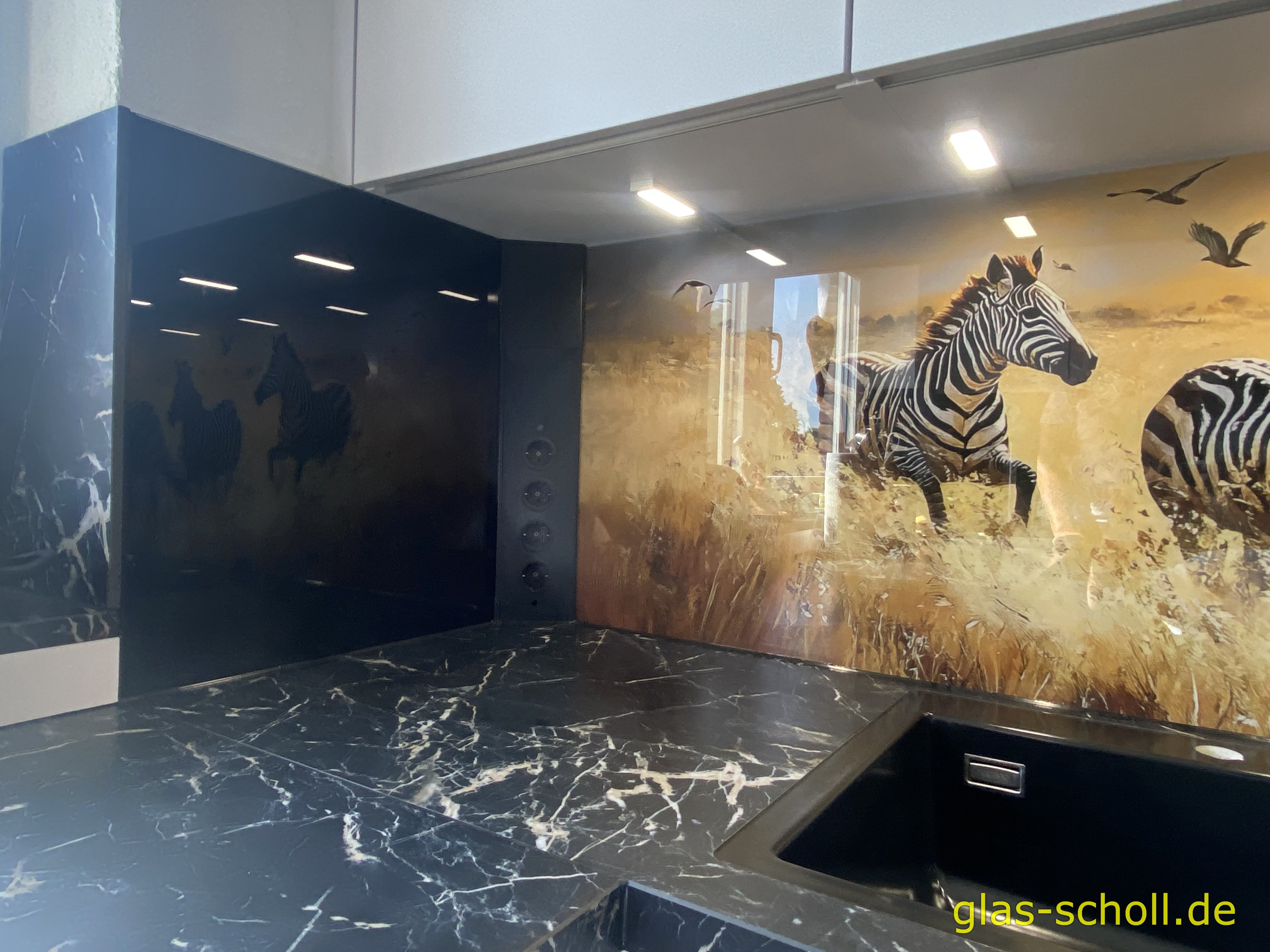 Küchenspritzschutz mit Zebra-Digitaldruck von Glas Scholl