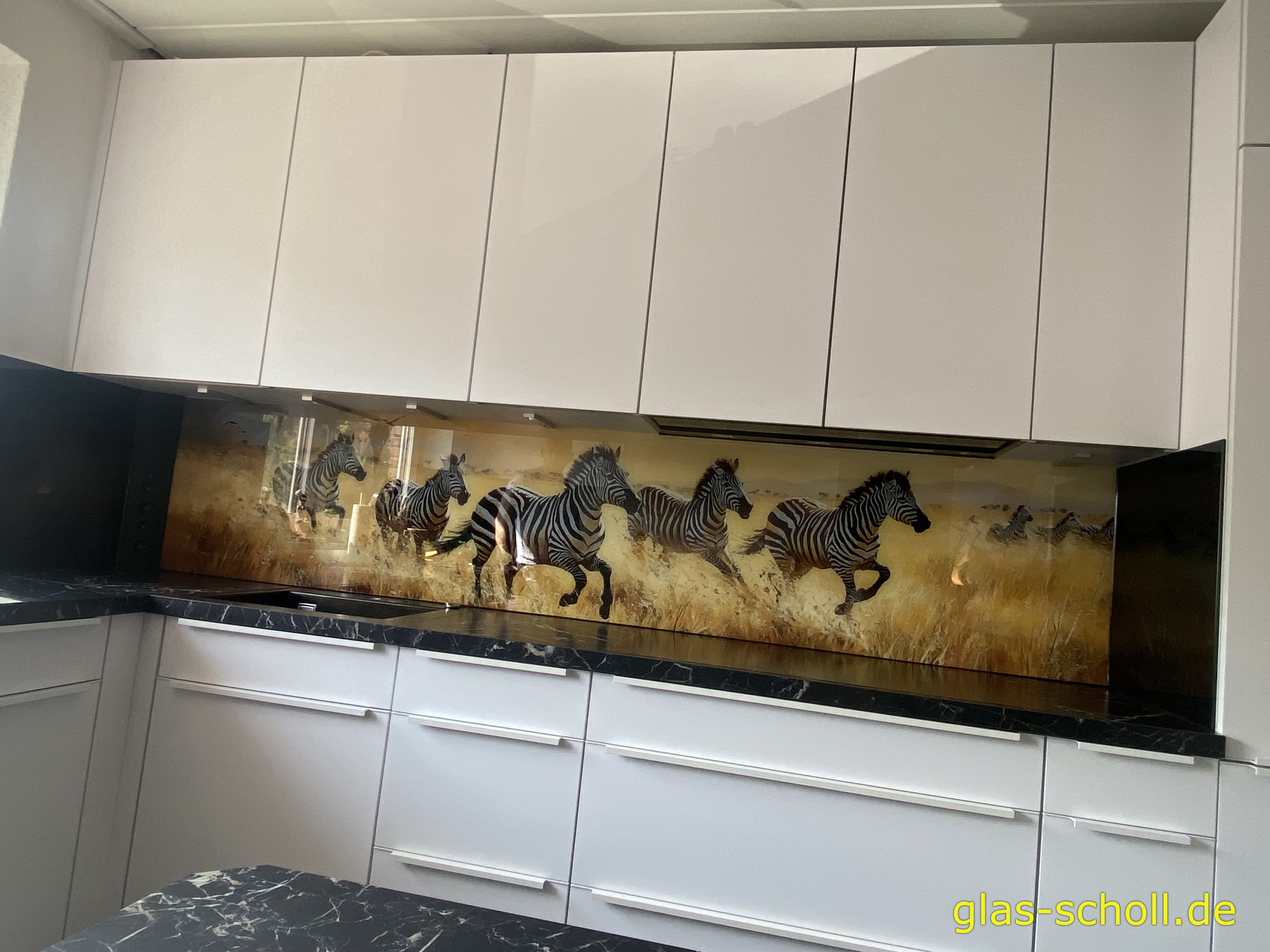 Küchenspritzschutz mit Zebra-Digitaldruck von Glas Scholl