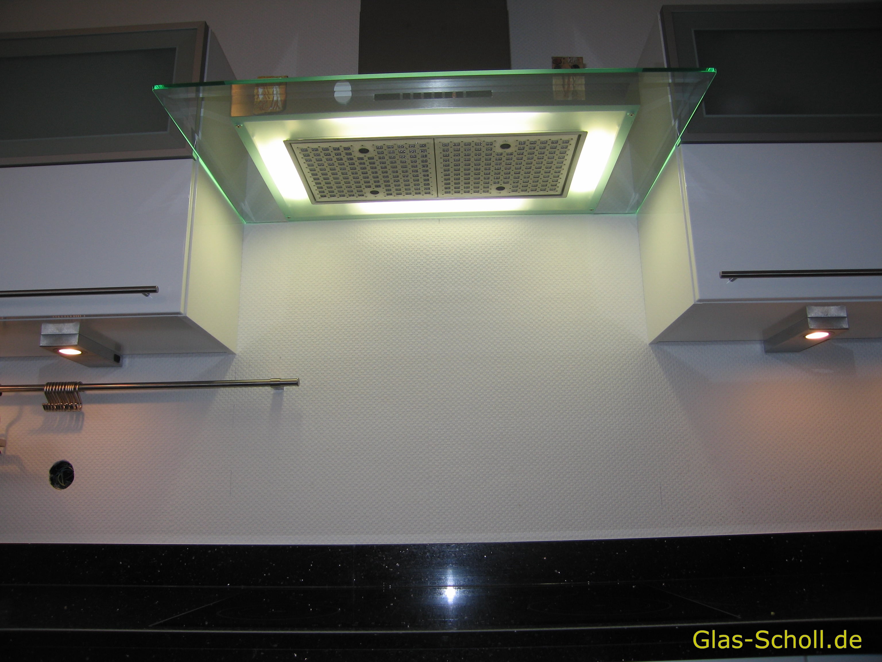 Küchenspritzschutz aus Glas über 4m von www.glas-scholl.de