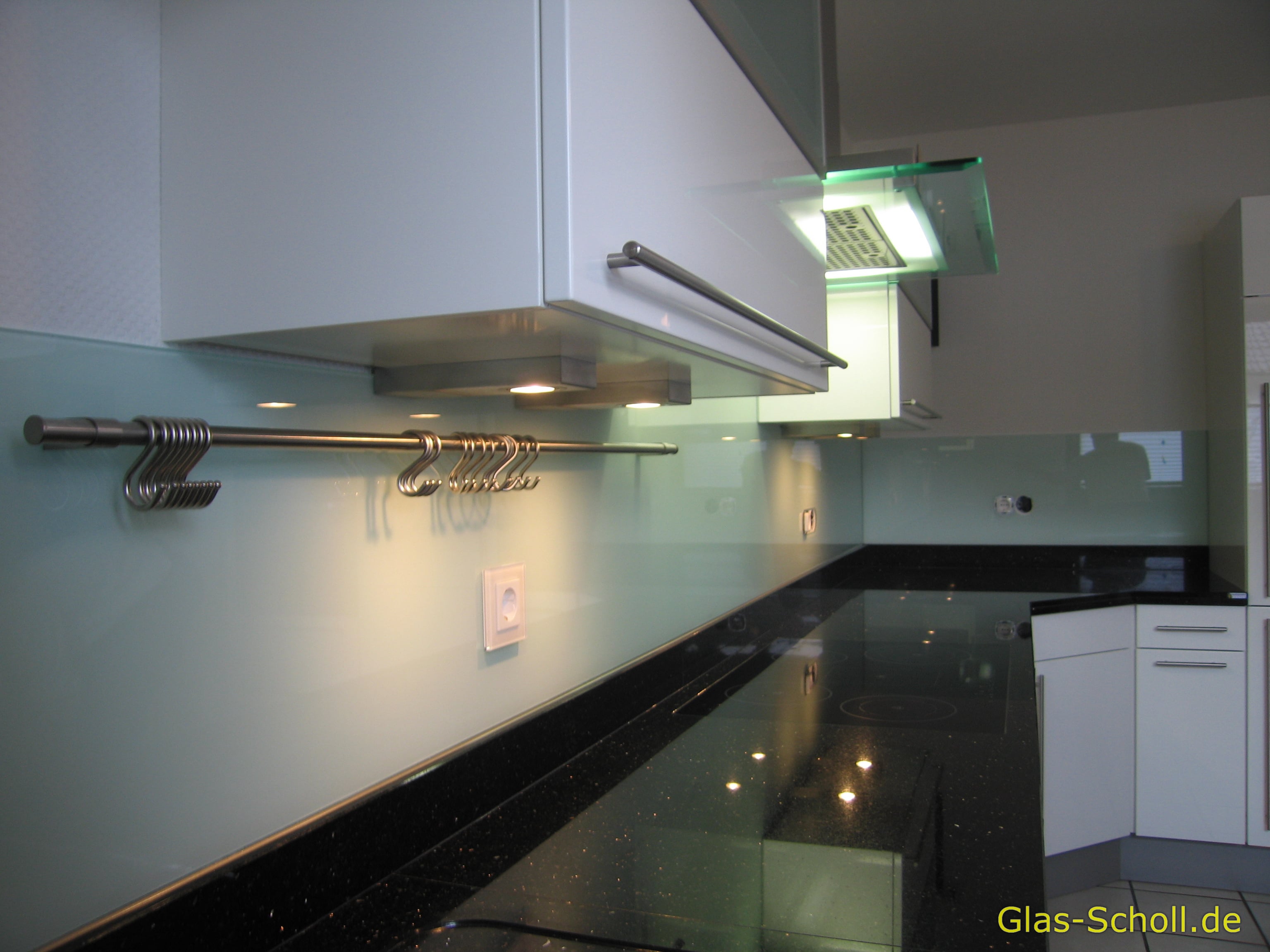 Küchenspritzschutz aus Glas über 4m von www.glas-scholl.de