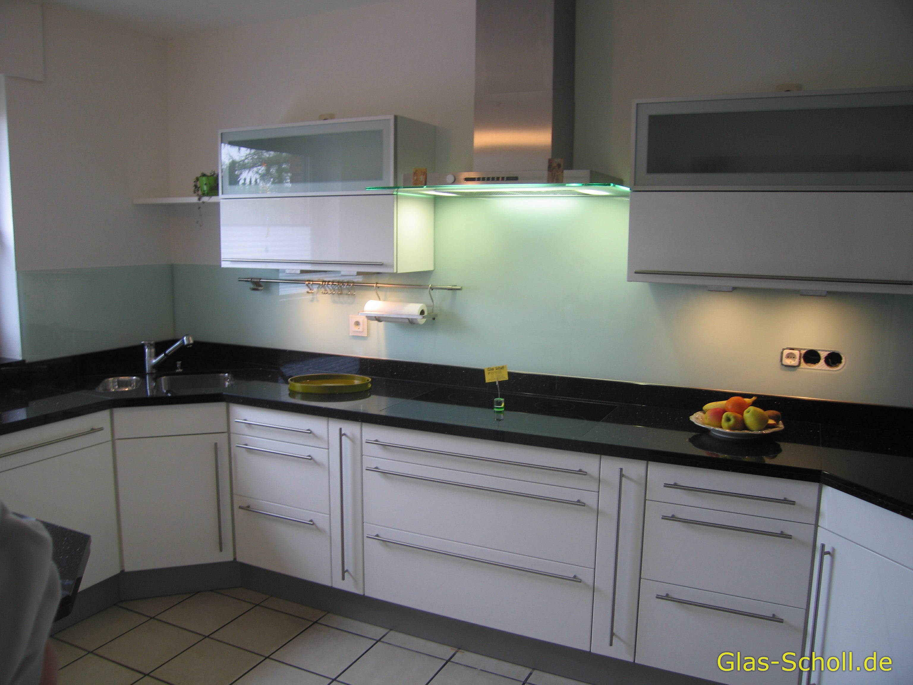 Küchenspritzschutz aus Glas über 4m von www.glas-scholl.de