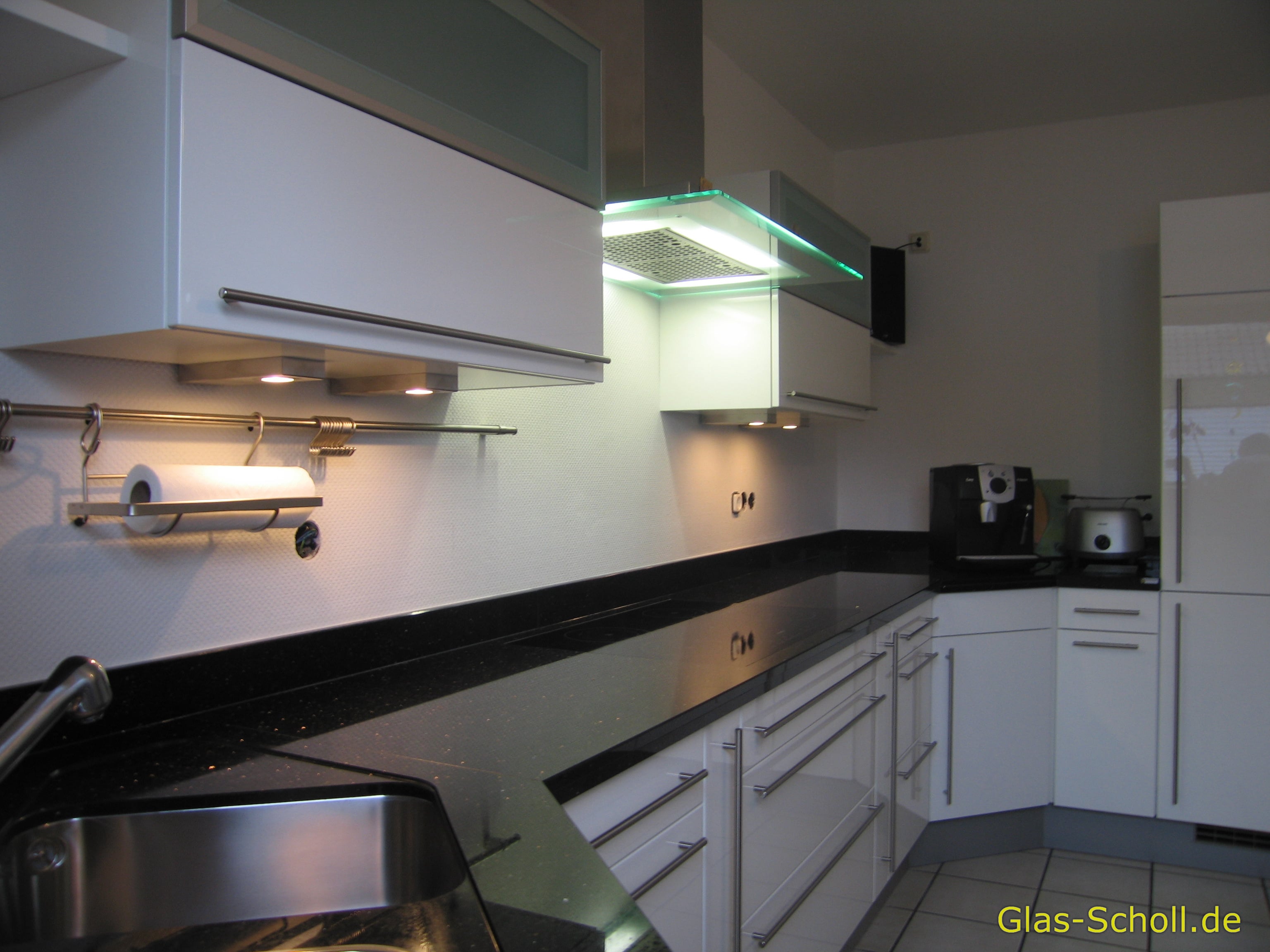 Küchenspritzschutz aus Glas über 4m von www.glas-scholl.de