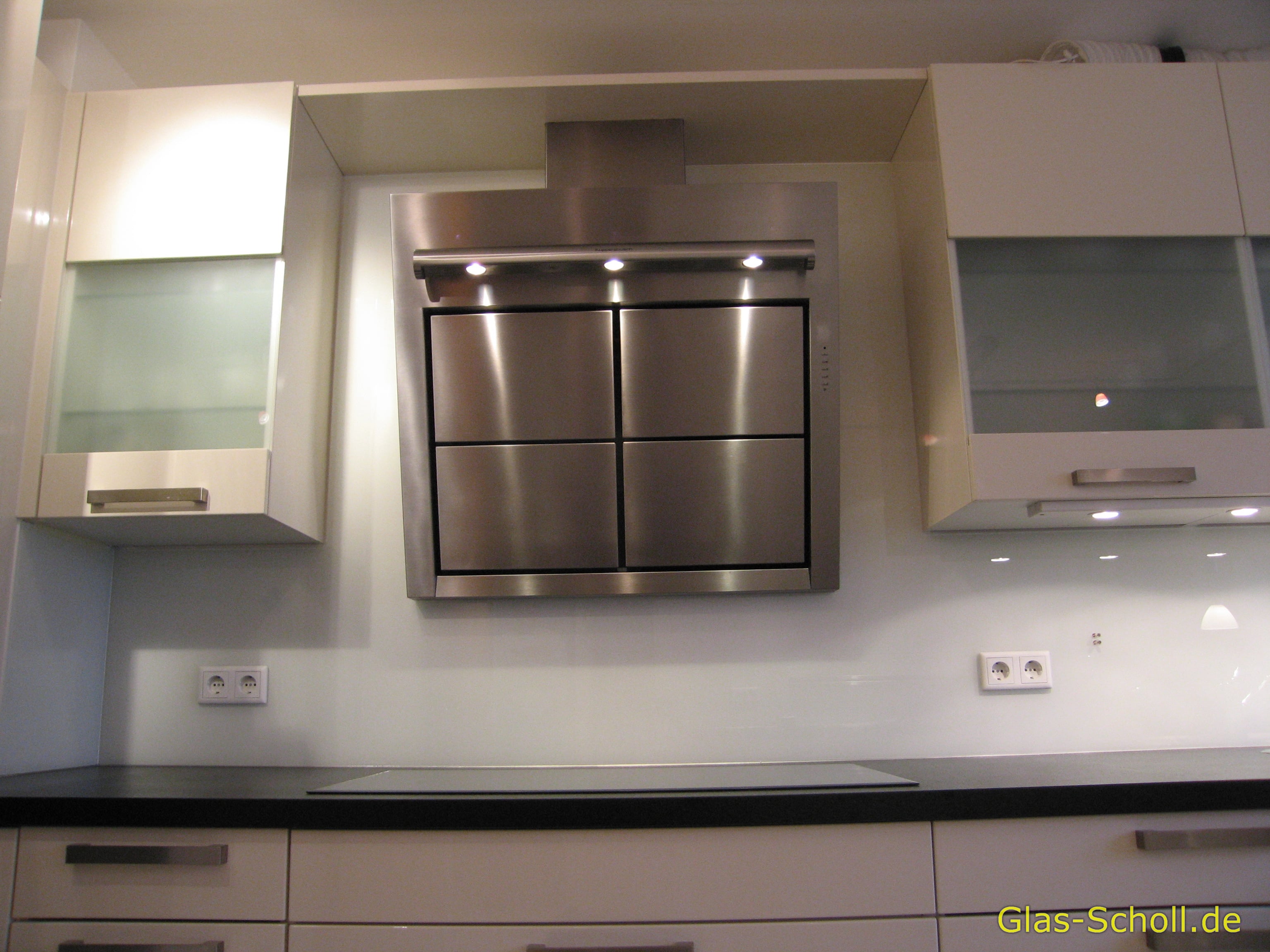 Weissglas Modell-Küchenspritzschutz aus Glas 4m von www.glas-scholl.de