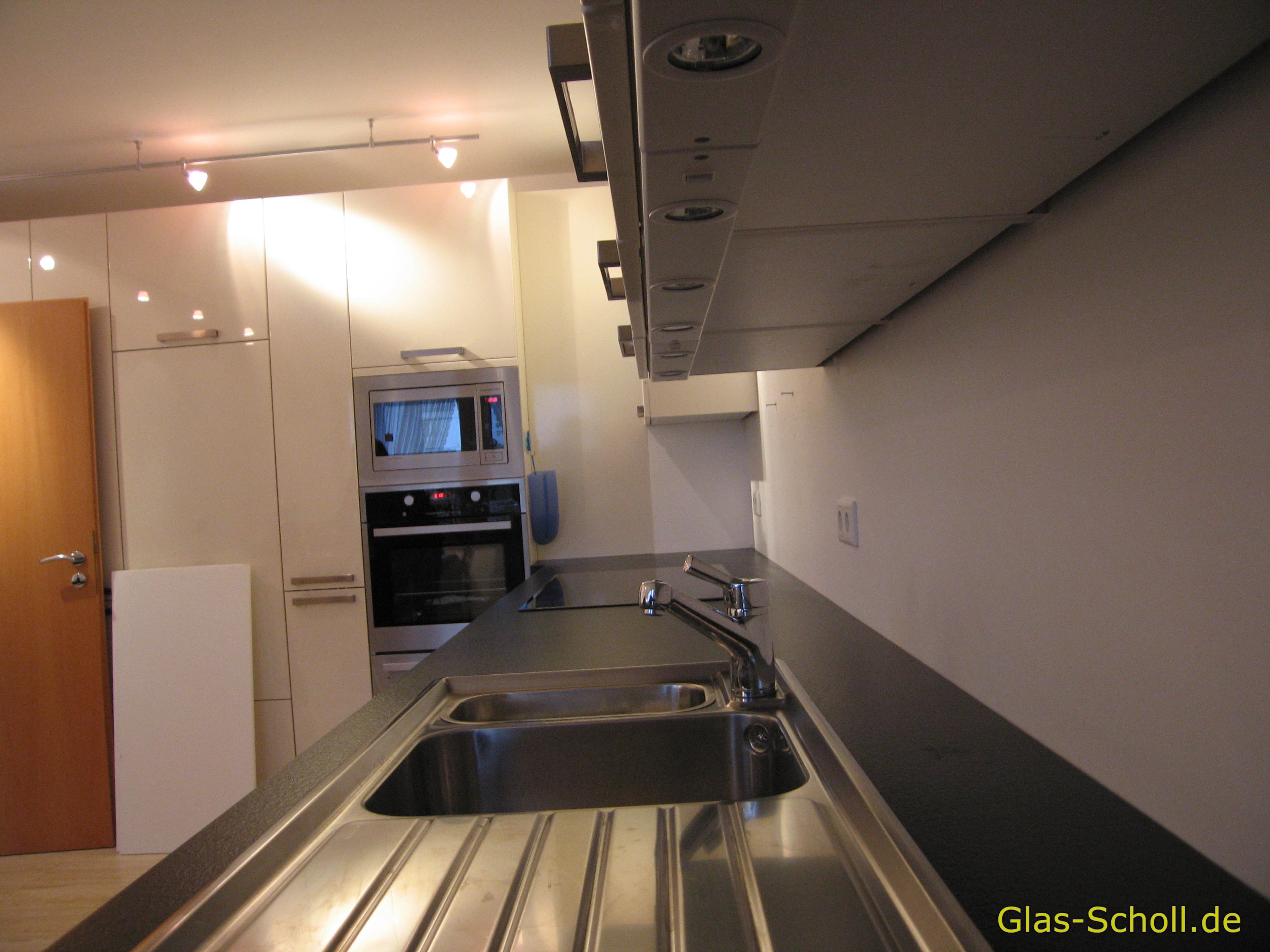 Weissglas Modell-Küchenspritzschutz aus Glas 4m von www.glas-scholl.de