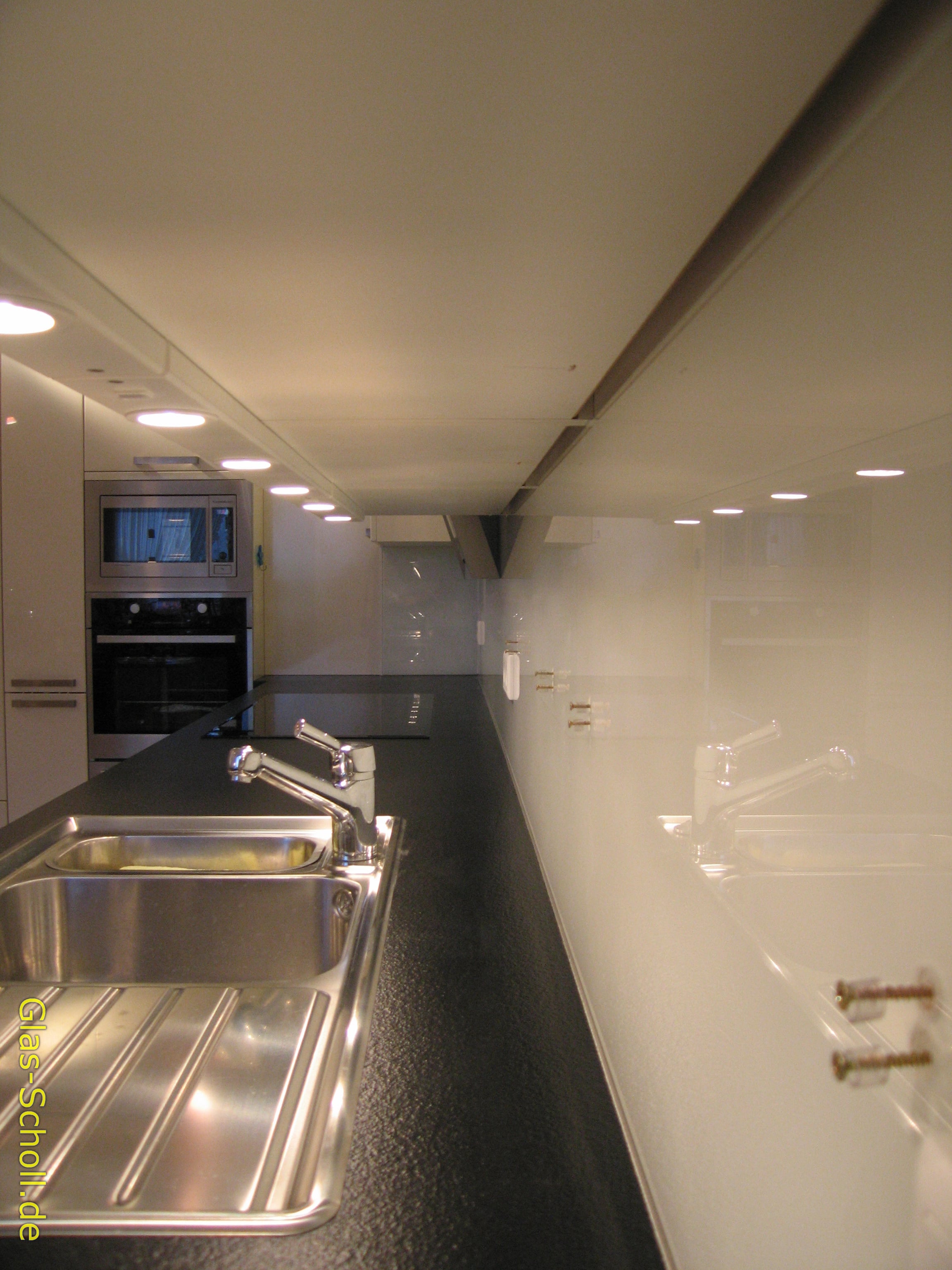 Weissglas Modell-Küchenspritzschutz aus Glas 4m von www.glas-scholl.de