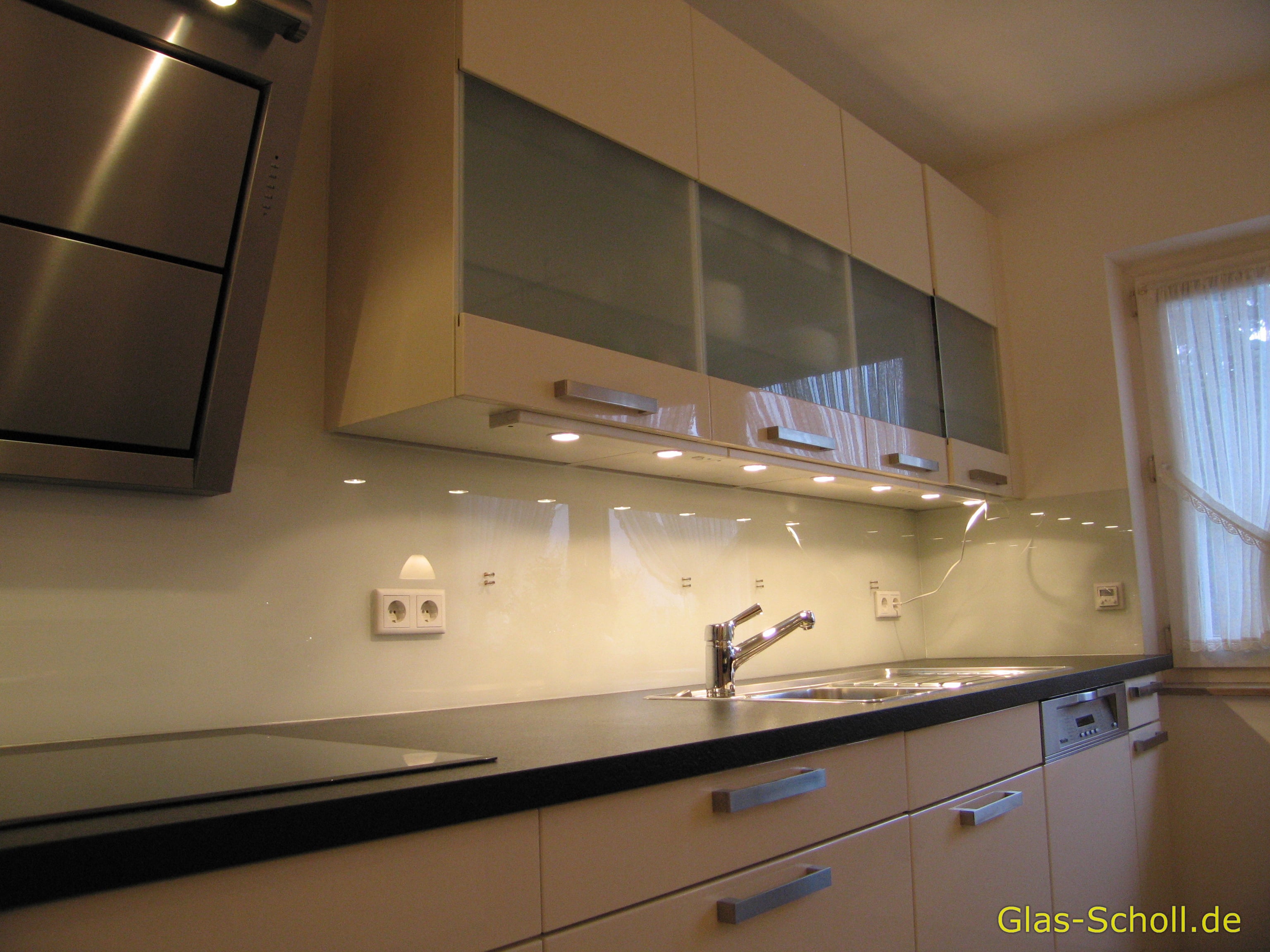 Weissglas Modell-Küchenspritzschutz aus Glas 4m von www.glas-scholl.de
