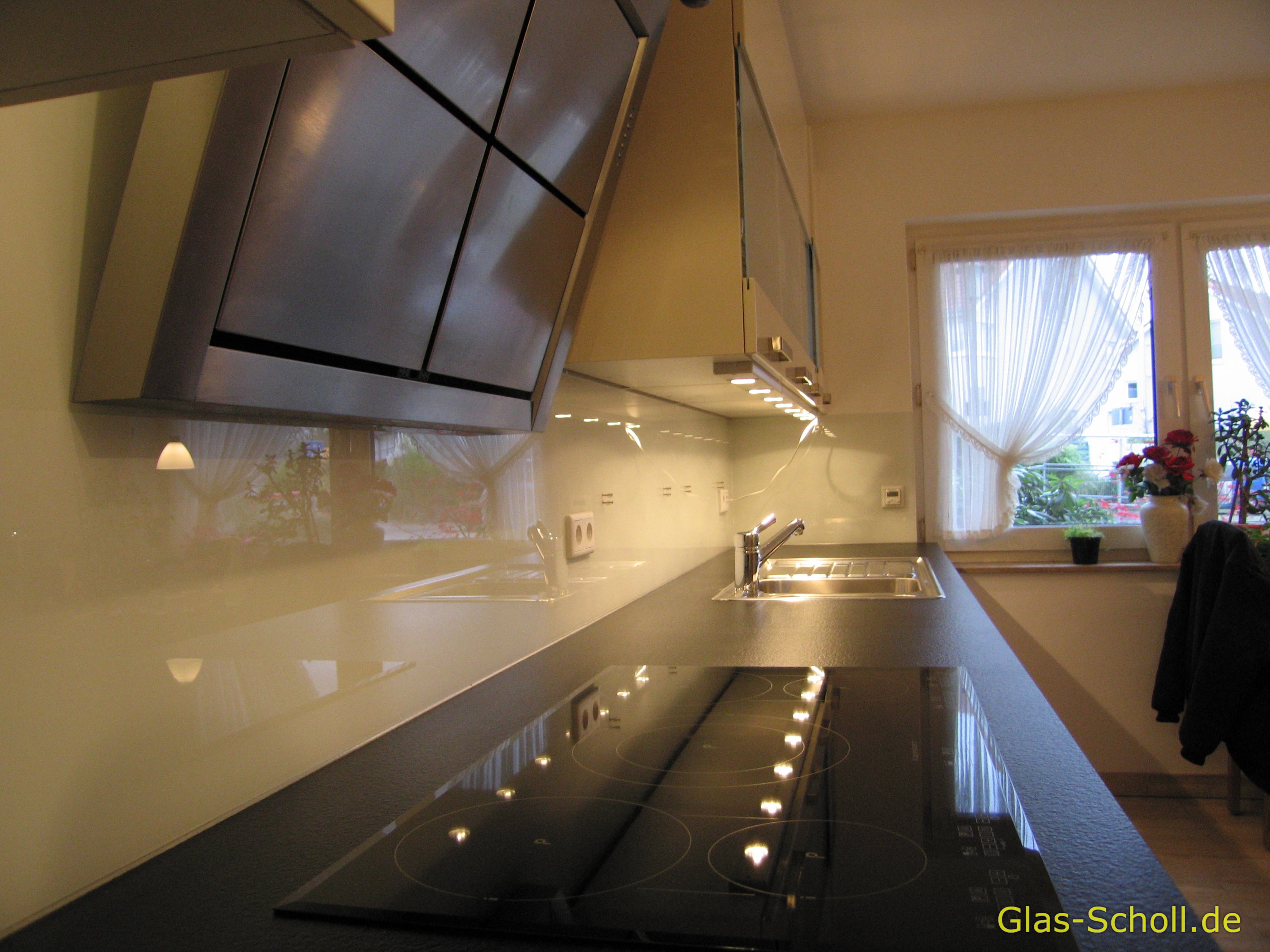 Weissglas Modell-Küchenspritzschutz aus Glas 4m von www.glas-scholl.de