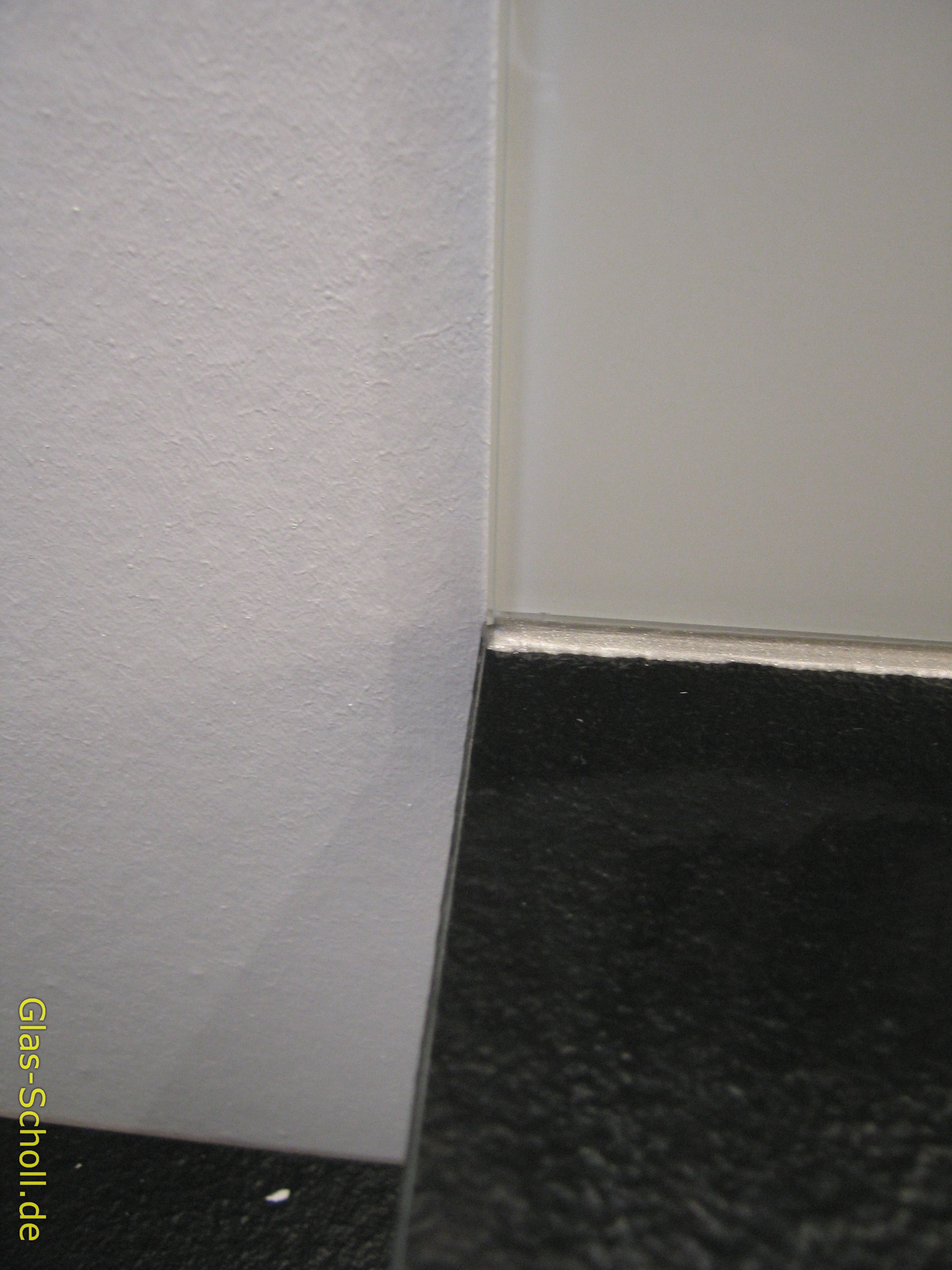 Weissglas Modell-Küchenspritzschutz aus Glas 4m von www.glas-scholl.de