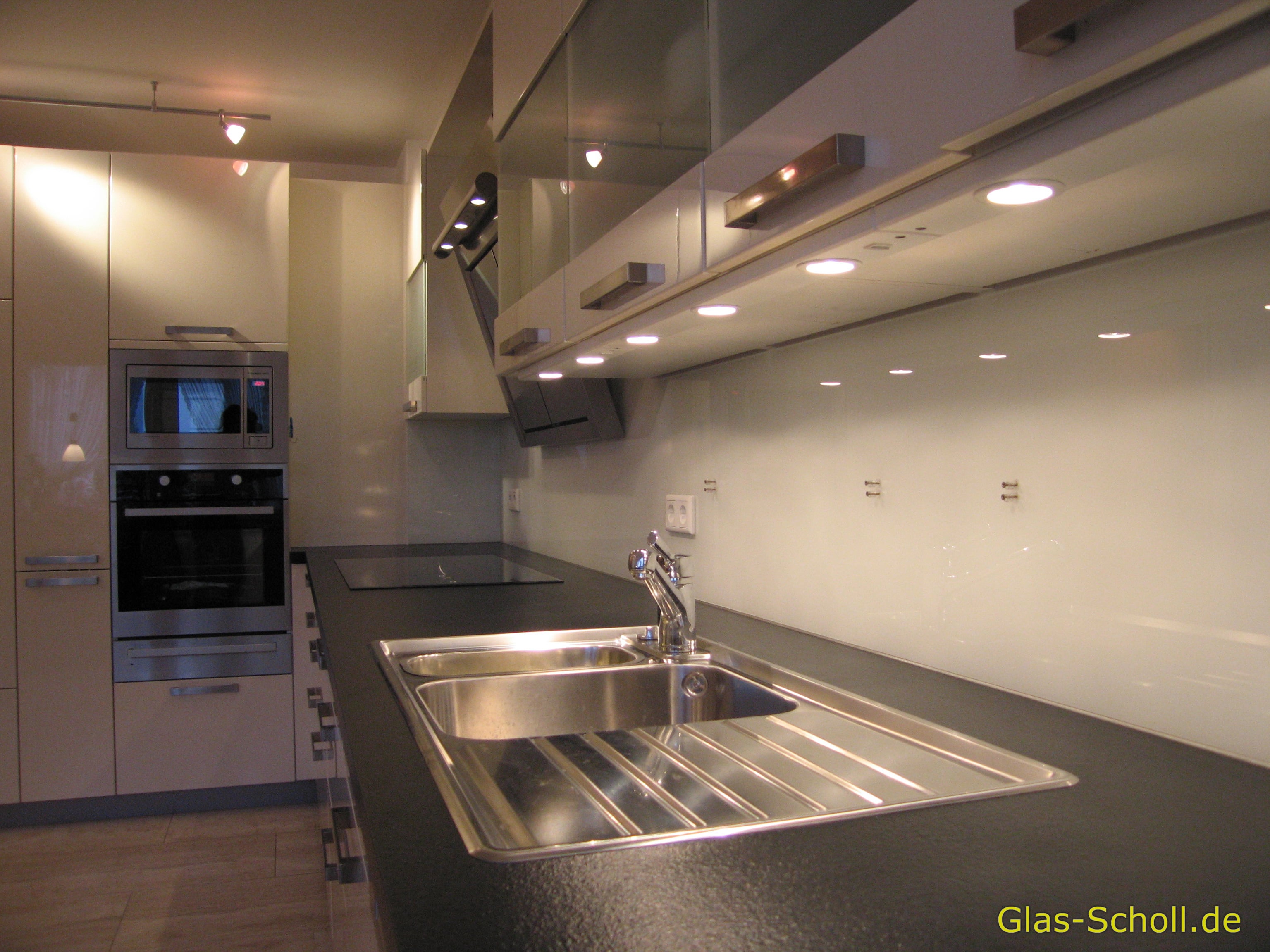 Weissglas Modell-Küchenspritzschutz aus Glas 4m von www.glas-scholl.de