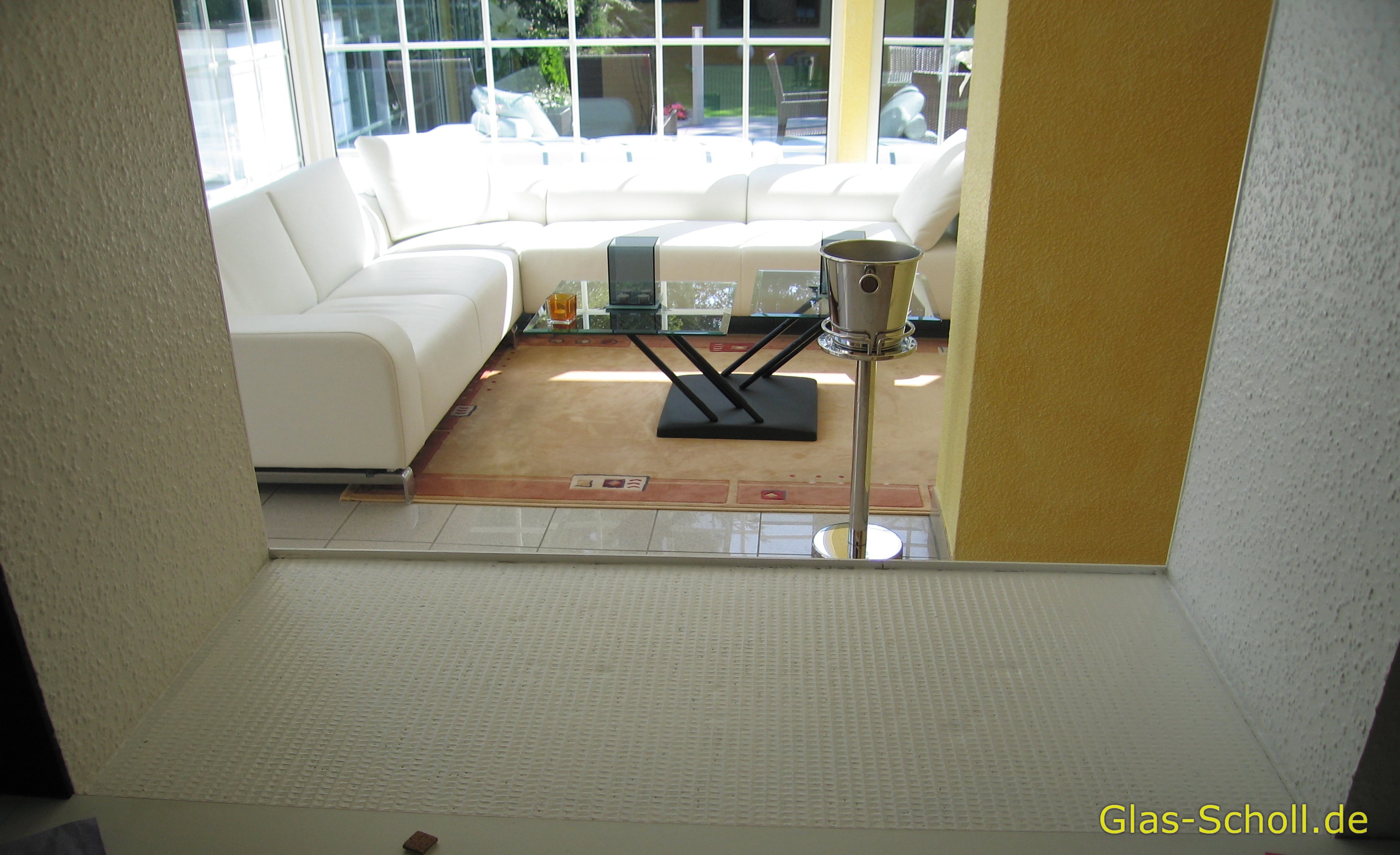 schwarzer Rundum-Küchenspritzschutz von www.glas-scholl.de