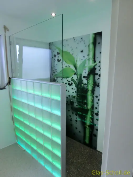 Glasdusche mit Wandverglasung und Digitaldruck von Glas Scholl