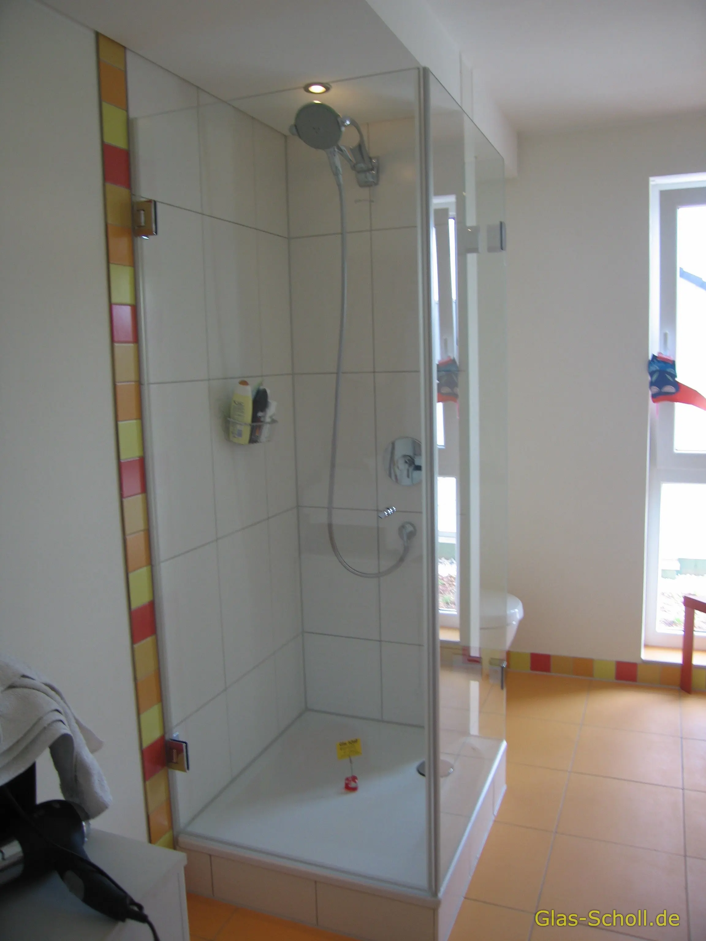 Pontere U-Dusche mit kurzem zweitem Seitenteil (eingebunden 17.9.2006)