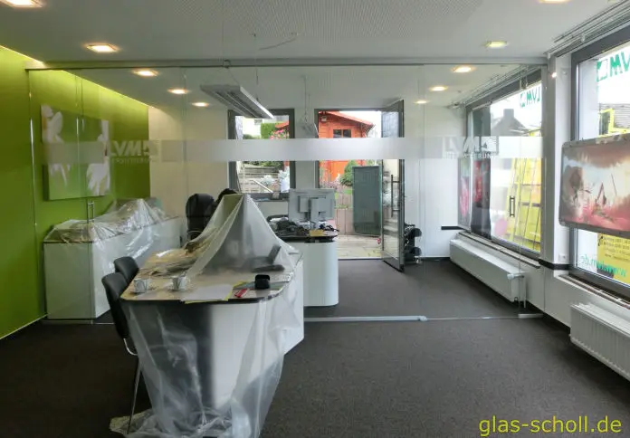 Büro-Raumteiler mit Ganzglas-Schiebetüren von Glas Scholl