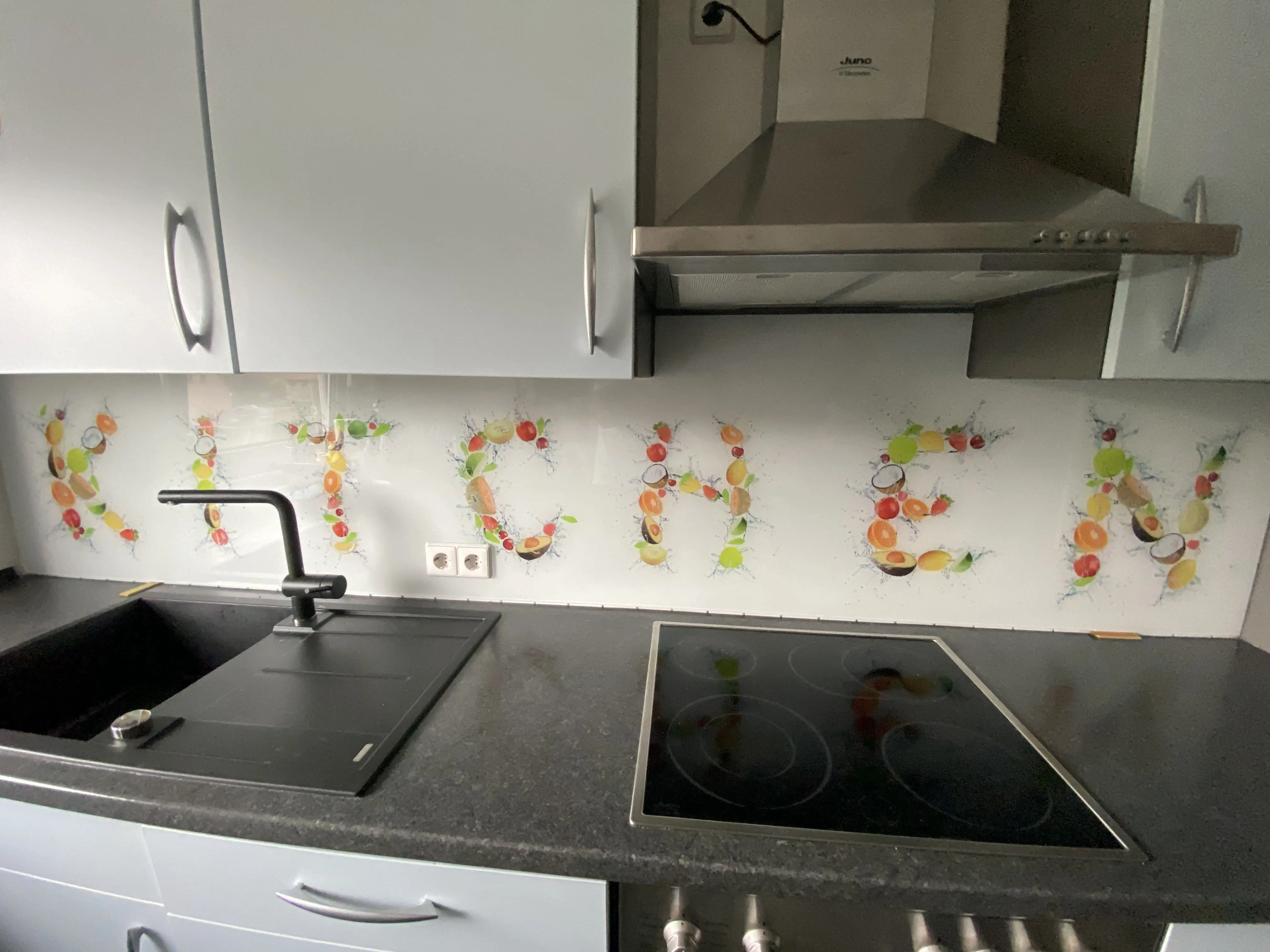 Küchenrückwand mit Digitaldruck "KITCHEN" von Glas Scholl 