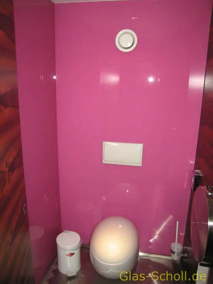 Wandverglasungen im Damen WC eines Design-Hotel von Glas Scholl
